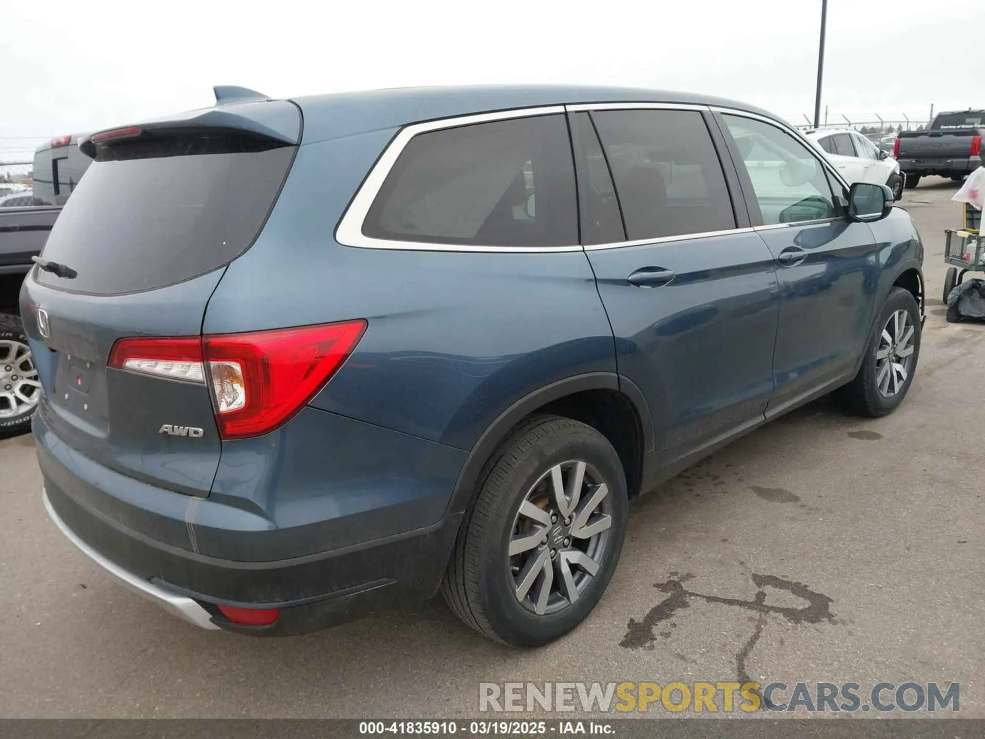 4 Photograph of a damaged car 5FNYF6H51NB018567 HONDA PILOT 2022