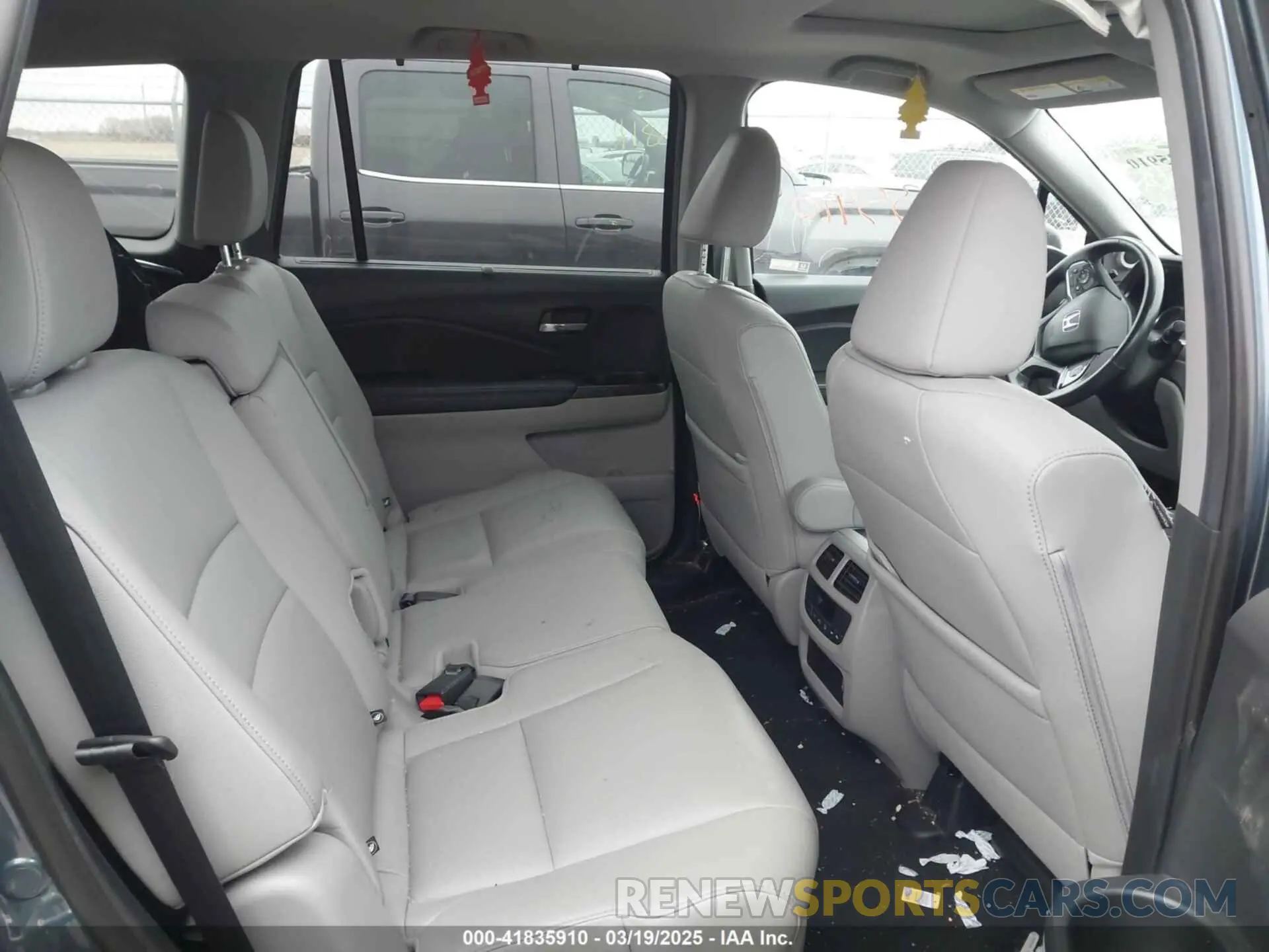 8 Photograph of a damaged car 5FNYF6H51NB018567 HONDA PILOT 2022