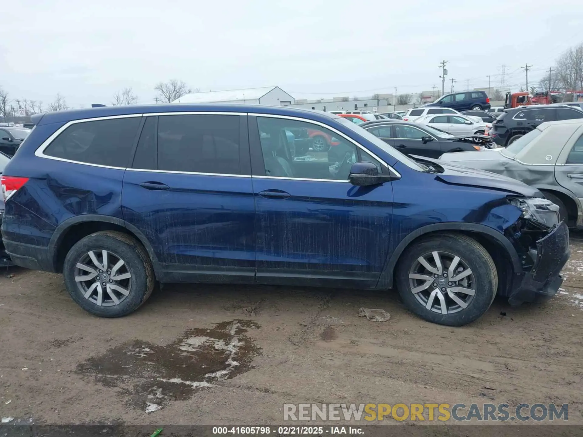 13 Photograph of a damaged car 5FNYF6H53NB010082 HONDA PILOT 2022