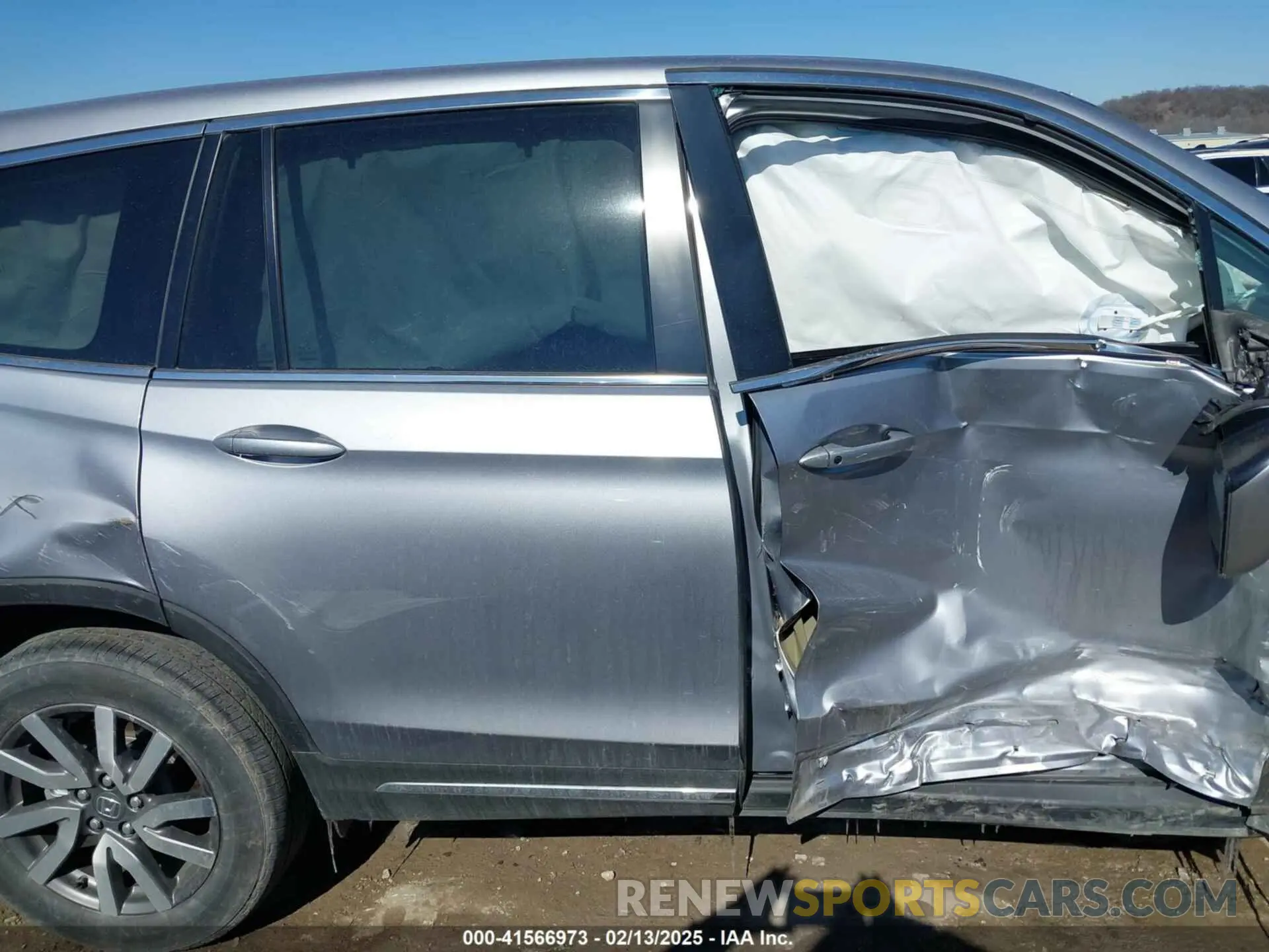 13 Photograph of a damaged car 5FNYF6H54NB018613 HONDA PILOT 2022