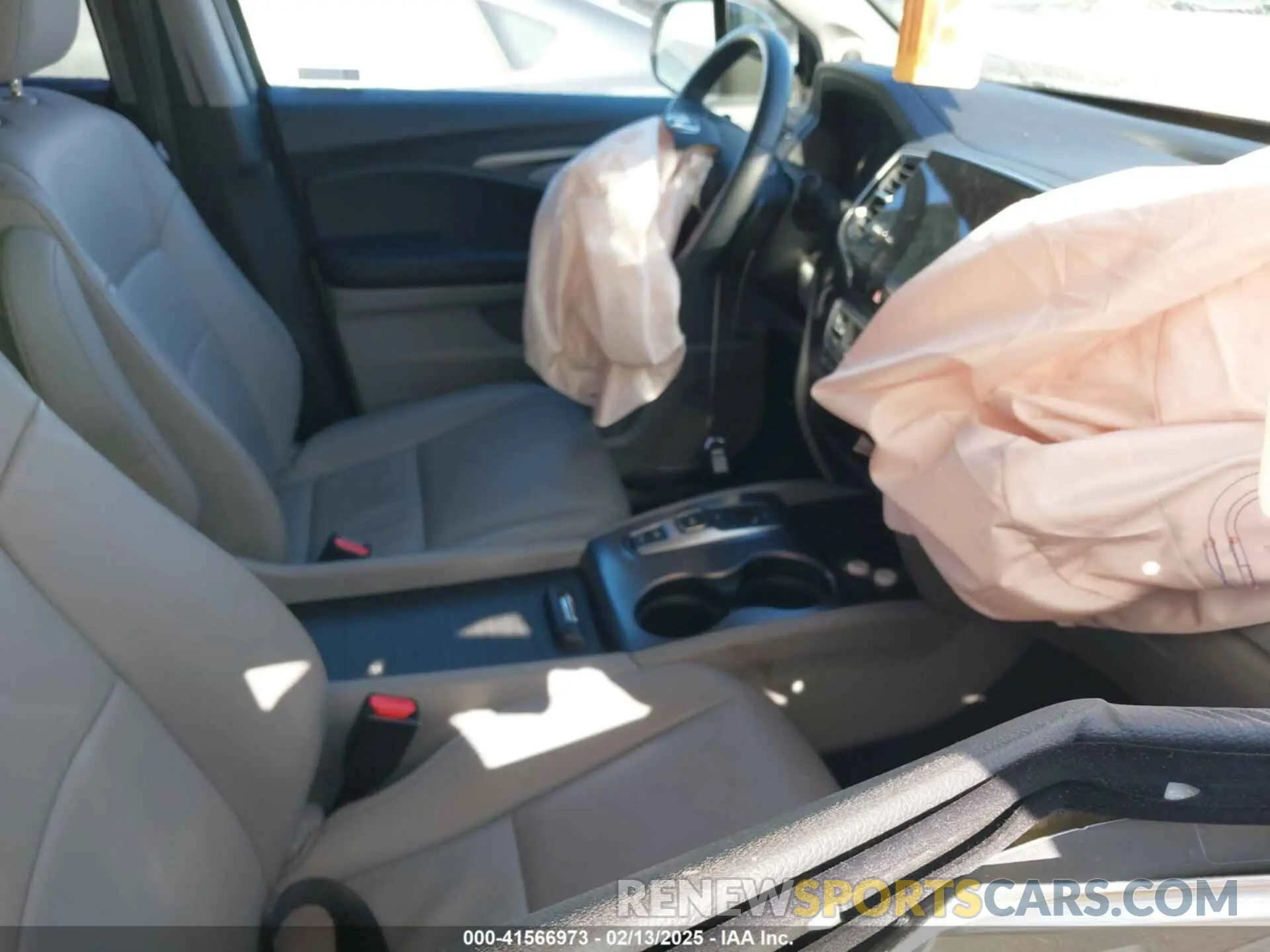 5 Photograph of a damaged car 5FNYF6H54NB018613 HONDA PILOT 2022