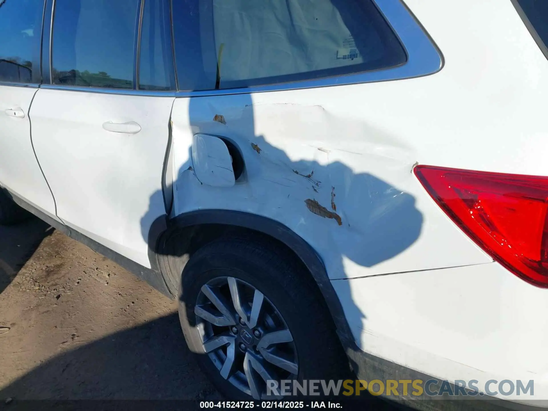 6 Photograph of a damaged car 5FNYF6H54NB084899 HONDA PILOT 2022