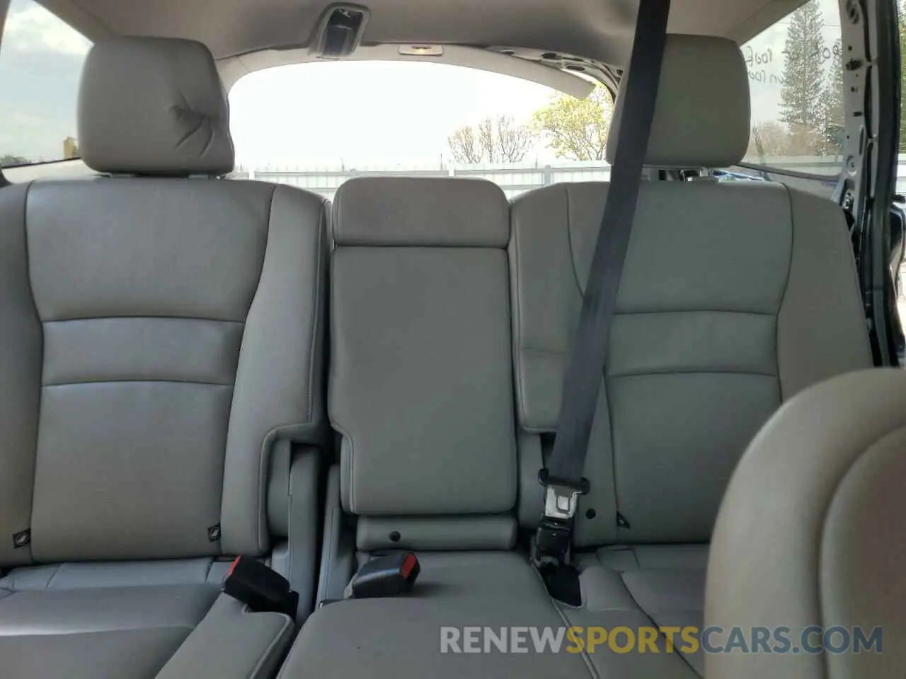 10 Photograph of a damaged car 5FNYF6H56NB009475 HONDA PILOT 2022