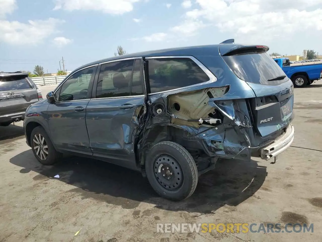 2 Photograph of a damaged car 5FNYF6H56NB009475 HONDA PILOT 2022