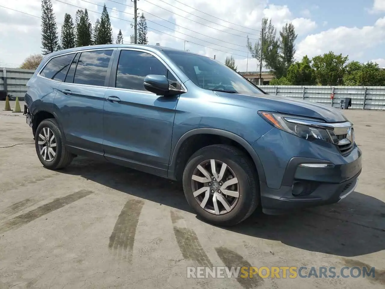 4 Photograph of a damaged car 5FNYF6H56NB009475 HONDA PILOT 2022