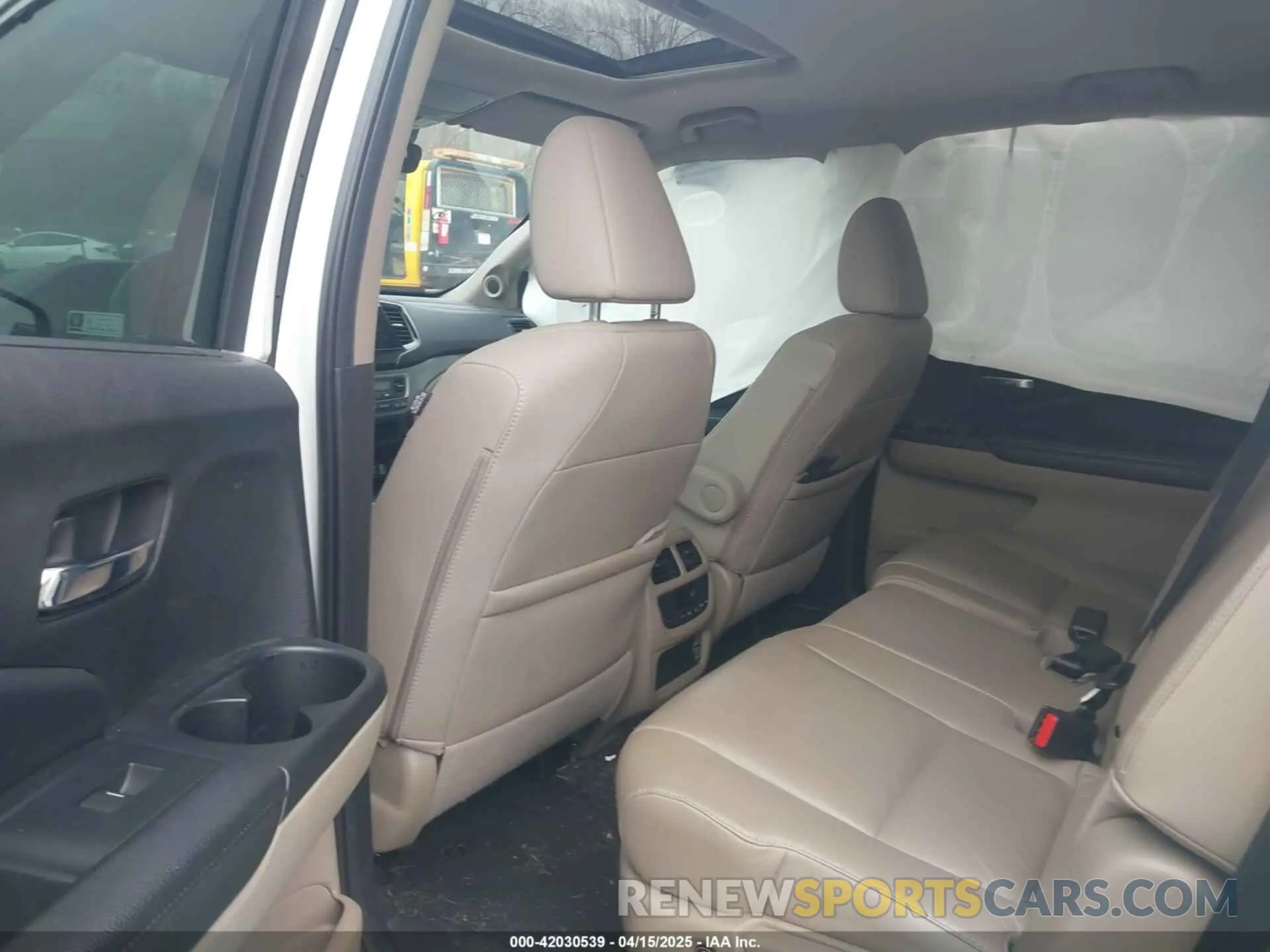 8 Photograph of a damaged car 5FNYF6H56NB021657 HONDA PILOT 2022