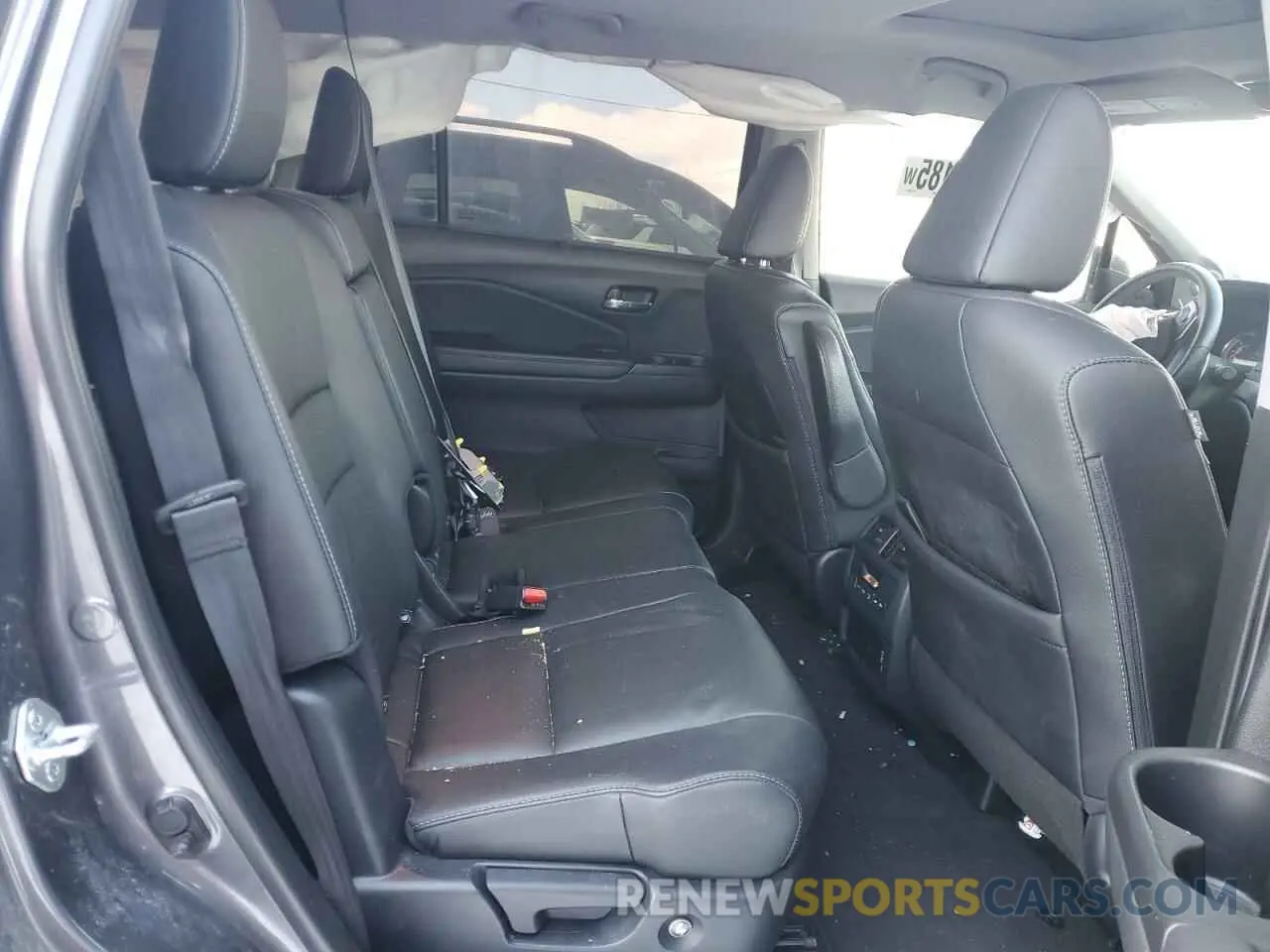 11 Photograph of a damaged car 5FNYF6H56NB098769 HONDA PILOT 2022
