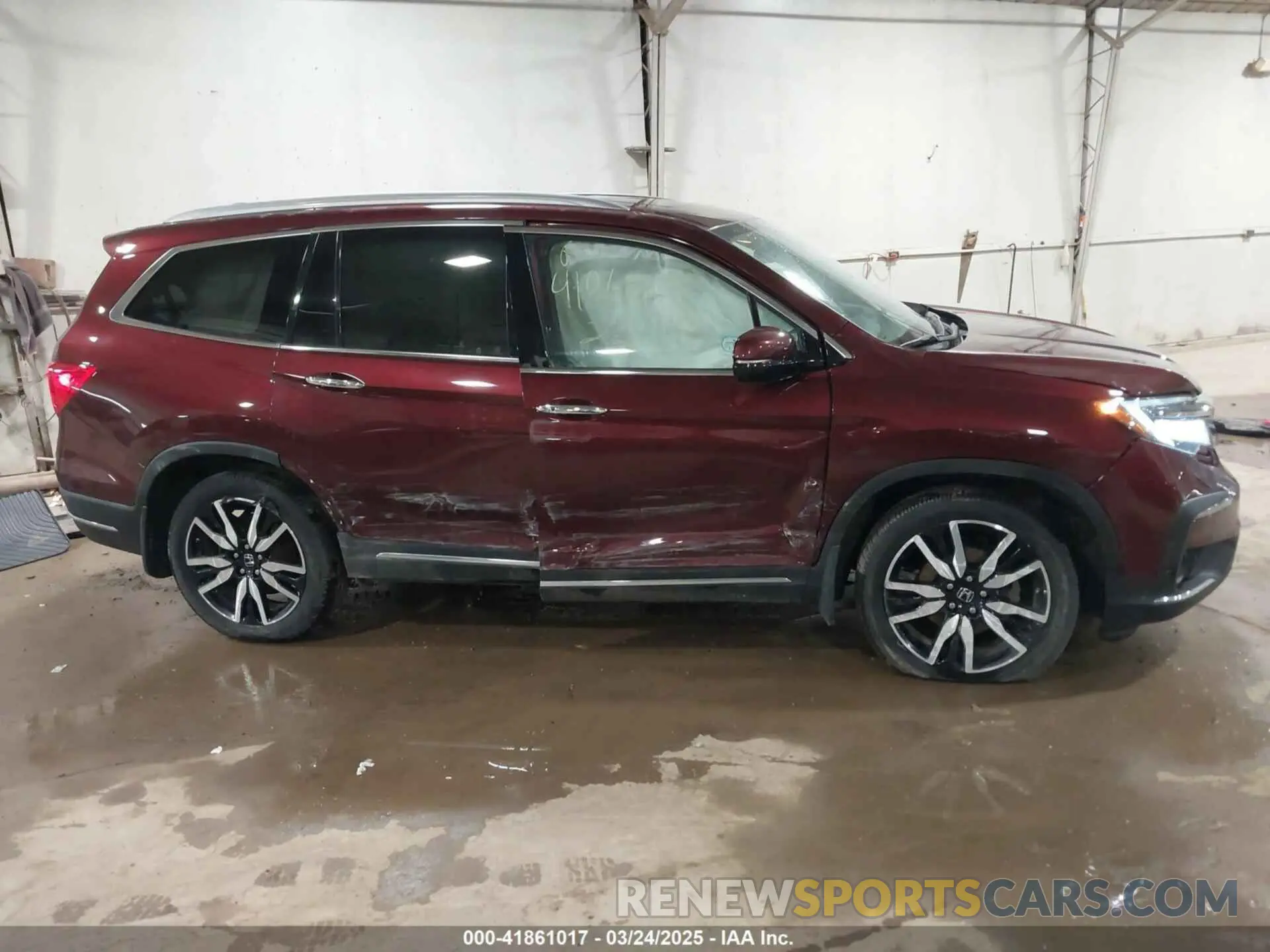 13 Photograph of a damaged car 5FNYF6H61NB045597 HONDA PILOT 2022