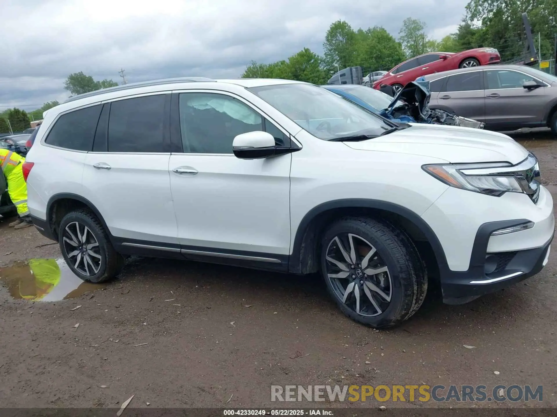 13 Photograph of a damaged car 5FNYF6H63NB086457 HONDA PILOT 2022