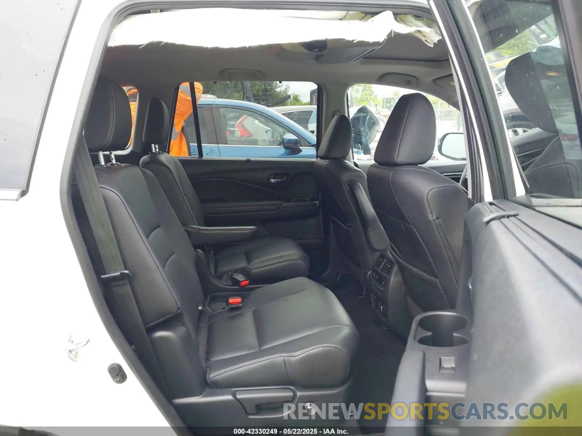 8 Photograph of a damaged car 5FNYF6H63NB086457 HONDA PILOT 2022