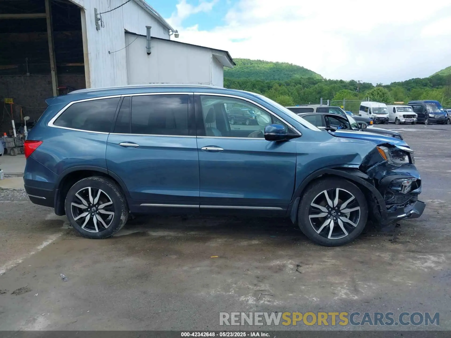 14 Photograph of a damaged car 5FNYF6H68NB011186 HONDA PILOT 2022