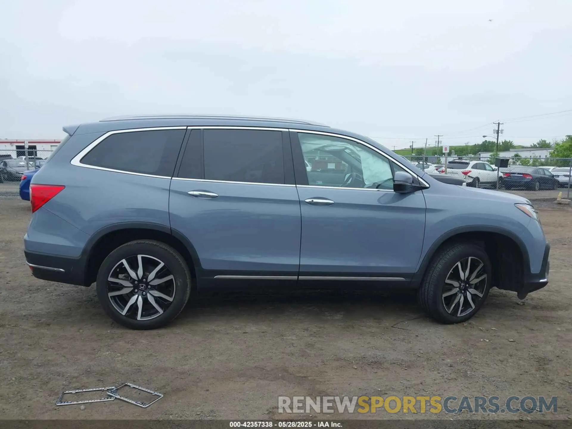 13 Photograph of a damaged car 5FNYF6H68NB056077 HONDA PILOT 2022