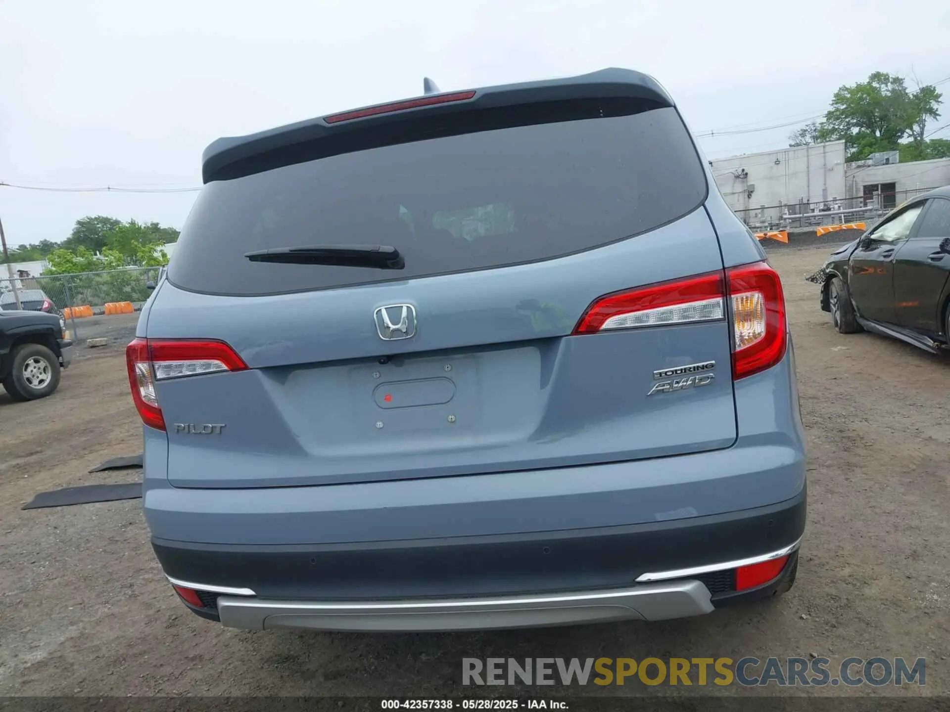 16 Photograph of a damaged car 5FNYF6H68NB056077 HONDA PILOT 2022