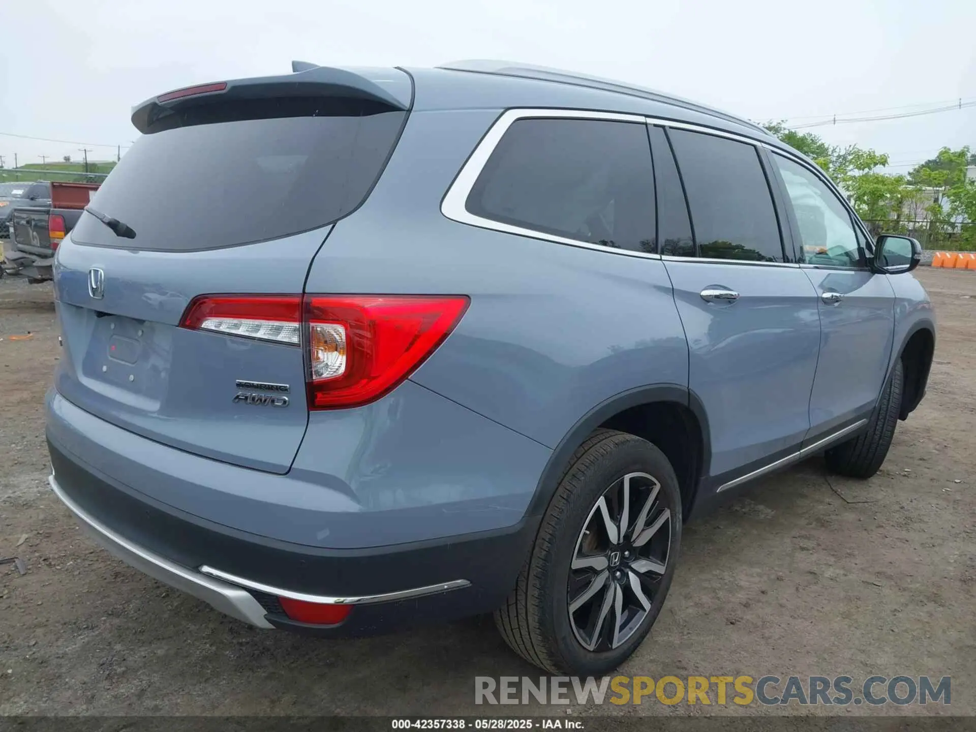 4 Photograph of a damaged car 5FNYF6H68NB056077 HONDA PILOT 2022
