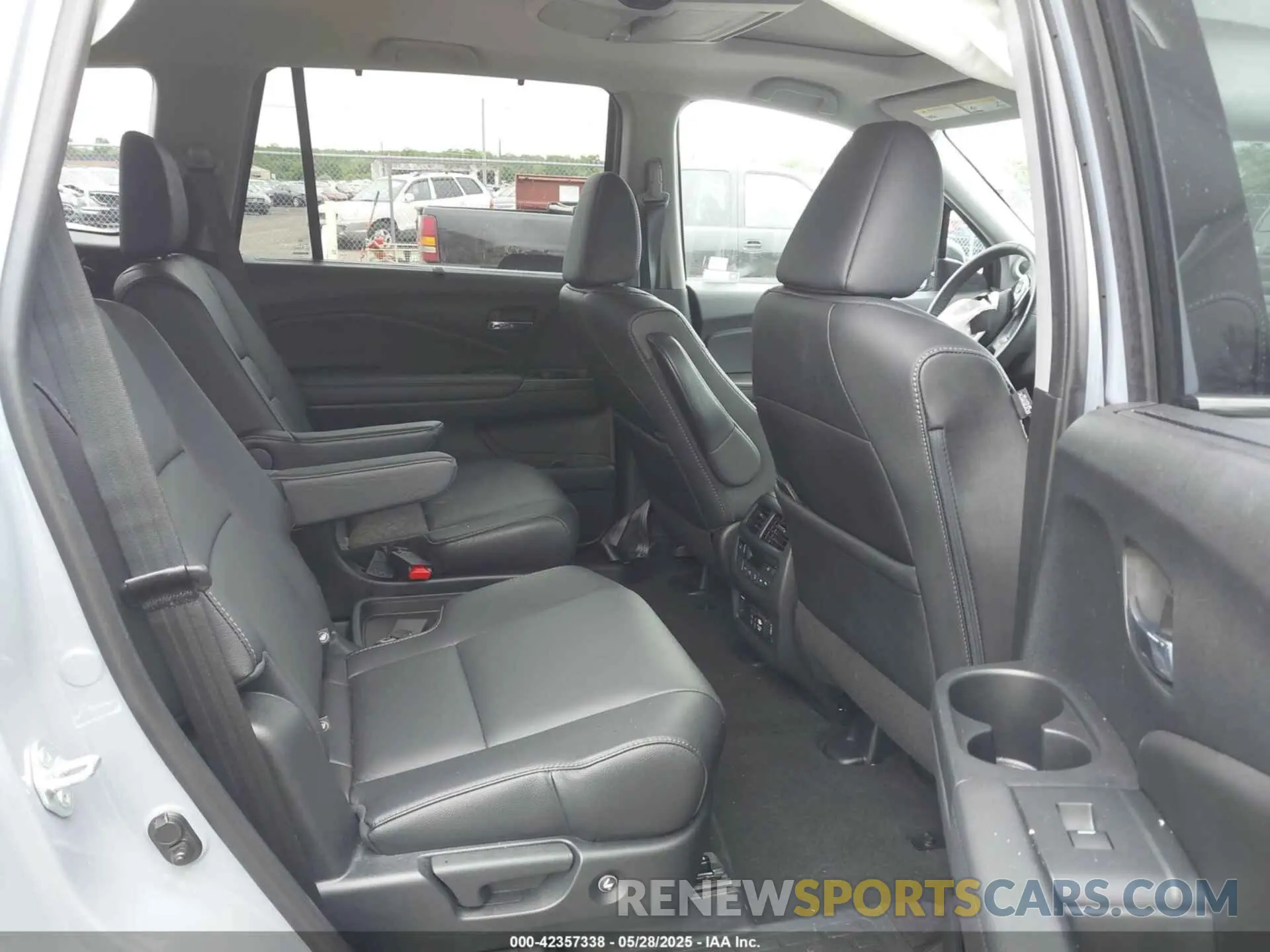 8 Photograph of a damaged car 5FNYF6H68NB056077 HONDA PILOT 2022