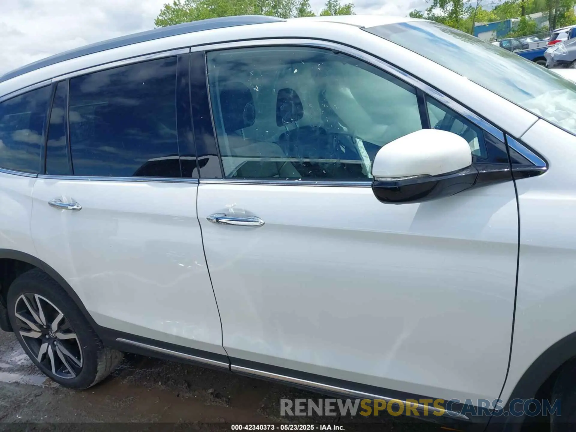 13 Photograph of a damaged car 5FNYF6H68NB068388 HONDA PILOT 2022