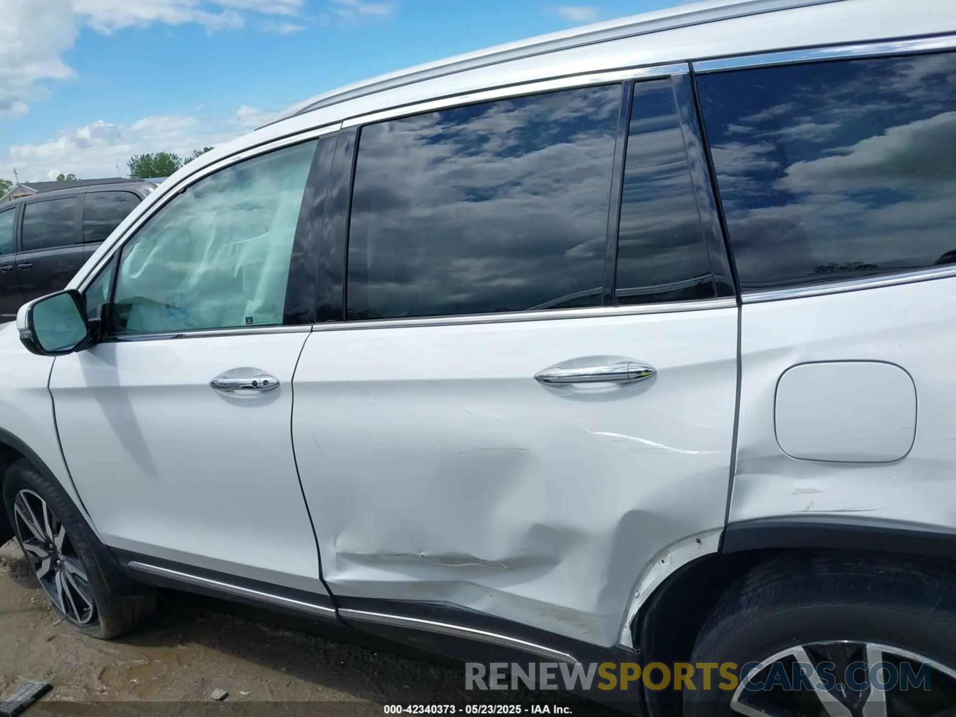 14 Photograph of a damaged car 5FNYF6H68NB068388 HONDA PILOT 2022