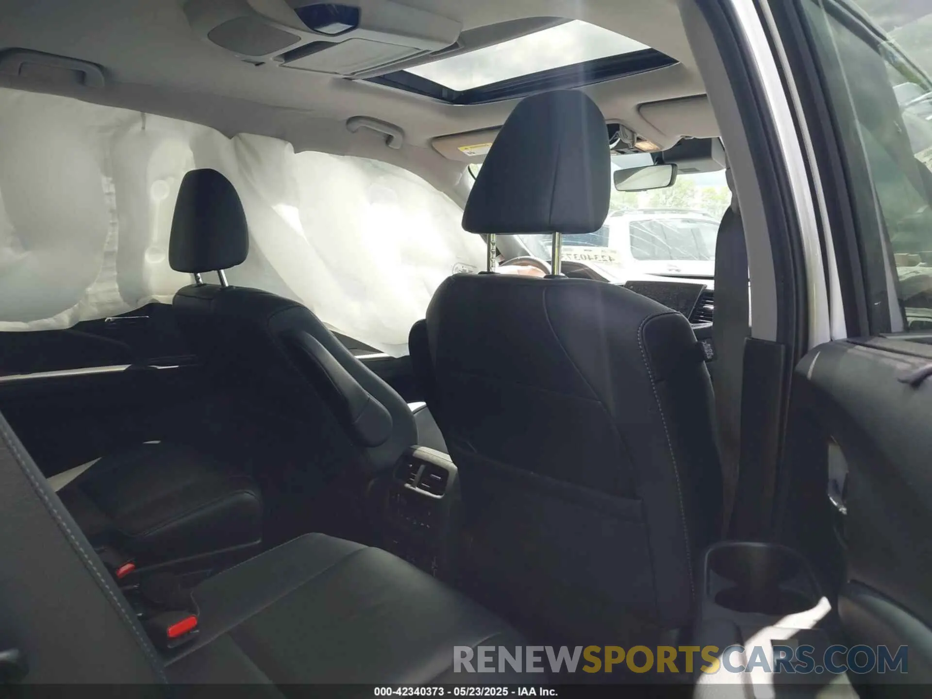 8 Photograph of a damaged car 5FNYF6H68NB068388 HONDA PILOT 2022