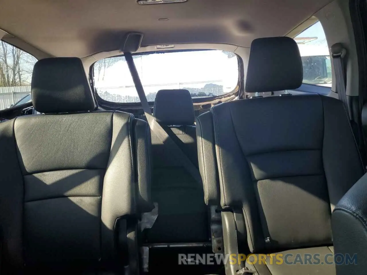 10 Photograph of a damaged car 5FNYF6H69NB060199 HONDA PILOT 2022