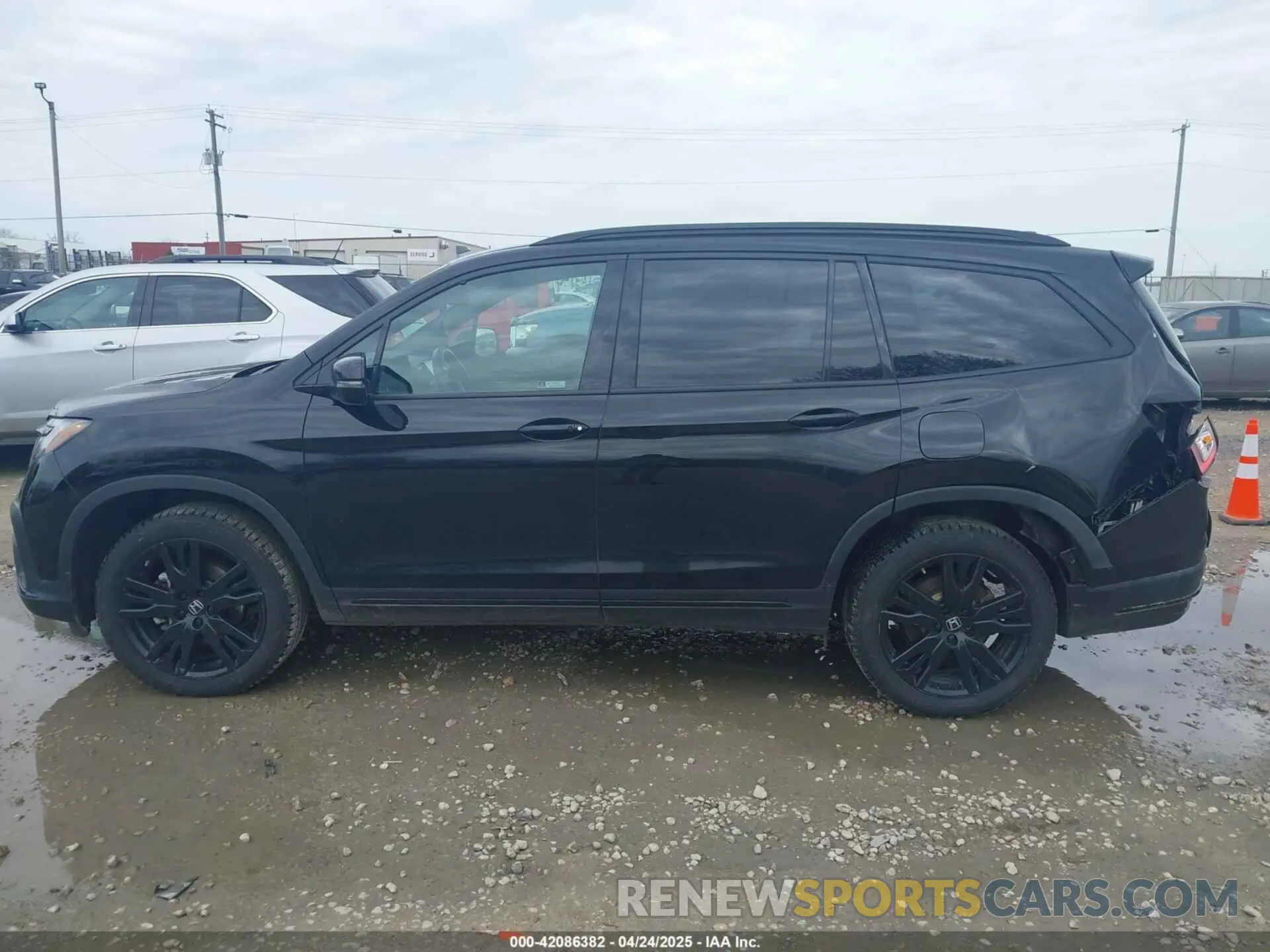 14 Photograph of a damaged car 5FNYF6H79NB004191 HONDA PILOT 2022