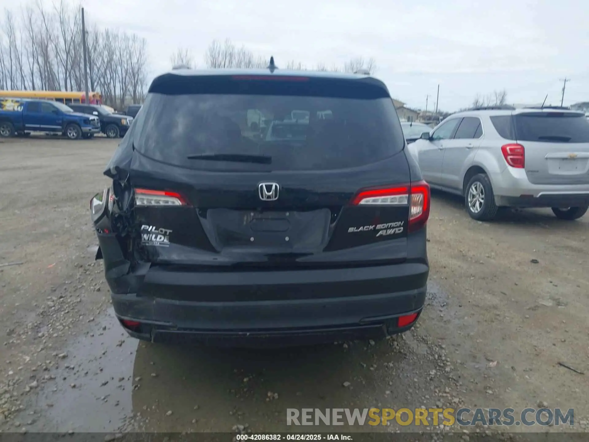 16 Photograph of a damaged car 5FNYF6H79NB004191 HONDA PILOT 2022