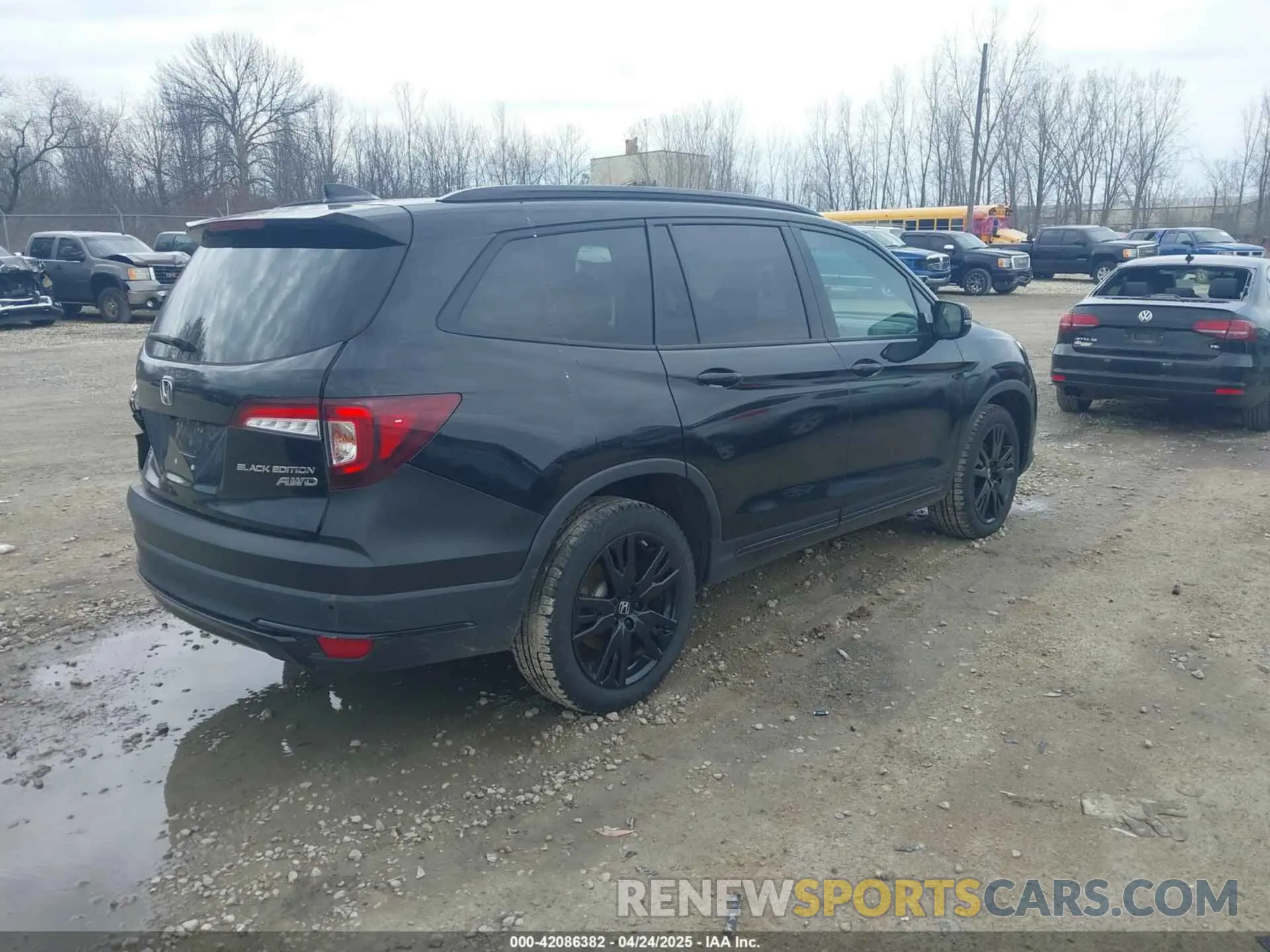 4 Photograph of a damaged car 5FNYF6H79NB004191 HONDA PILOT 2022