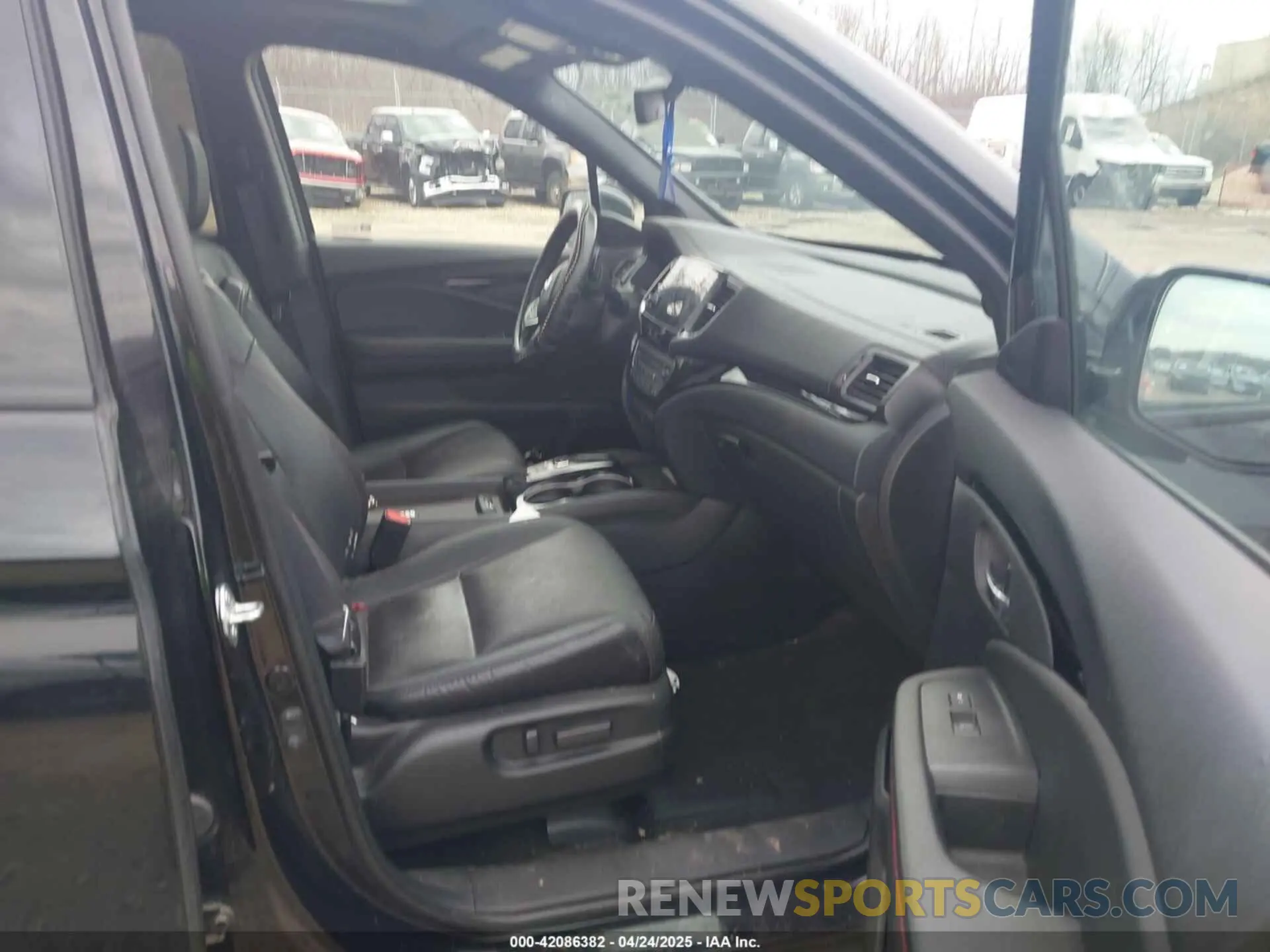 5 Photograph of a damaged car 5FNYF6H79NB004191 HONDA PILOT 2022