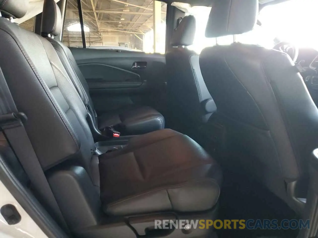 11 Photograph of a damaged car 5FNYF6H79NB058316 HONDA PILOT 2022