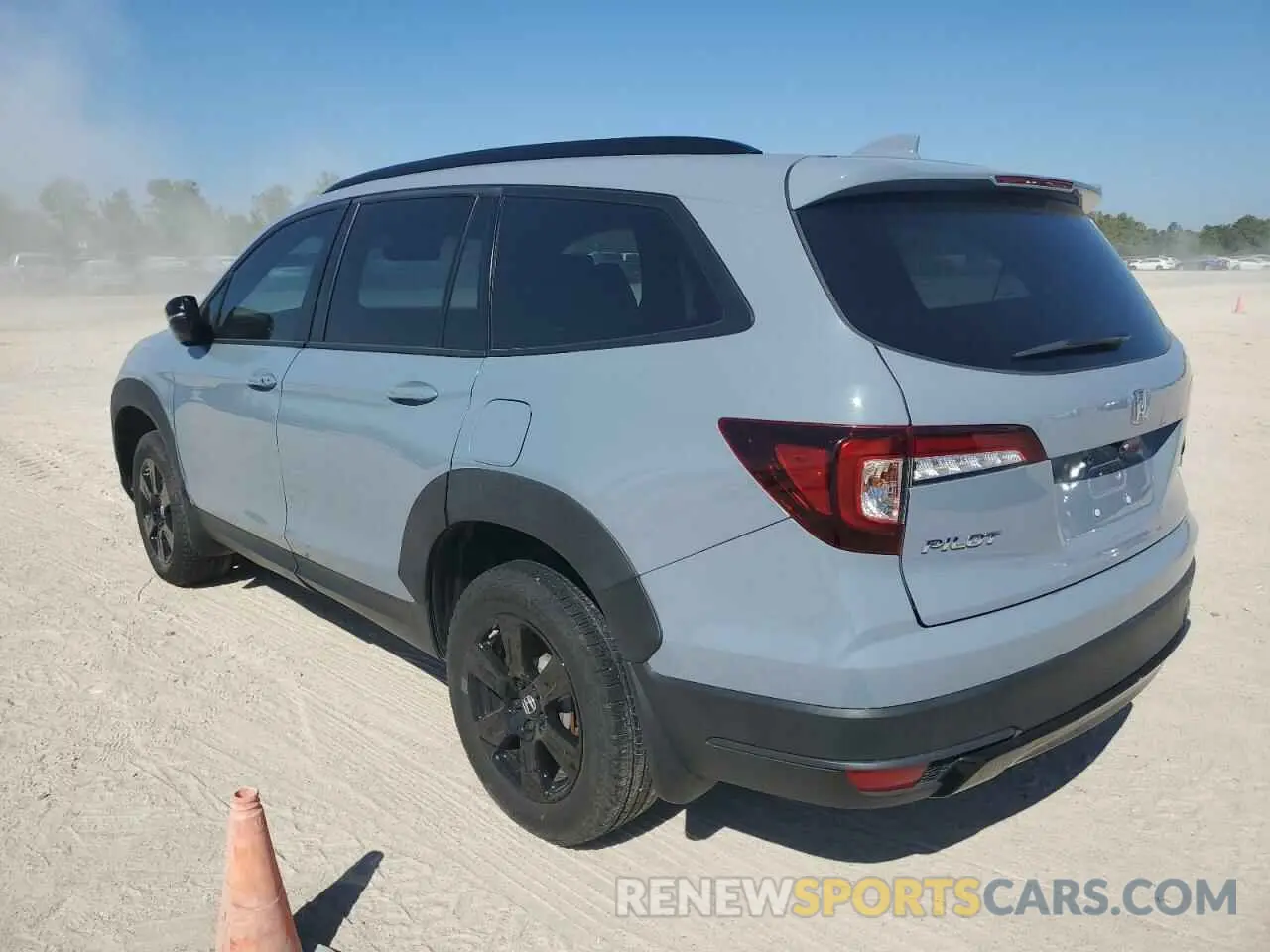 2 Photograph of a damaged car 5FNYF6H80NB053532 HONDA PILOT 2022