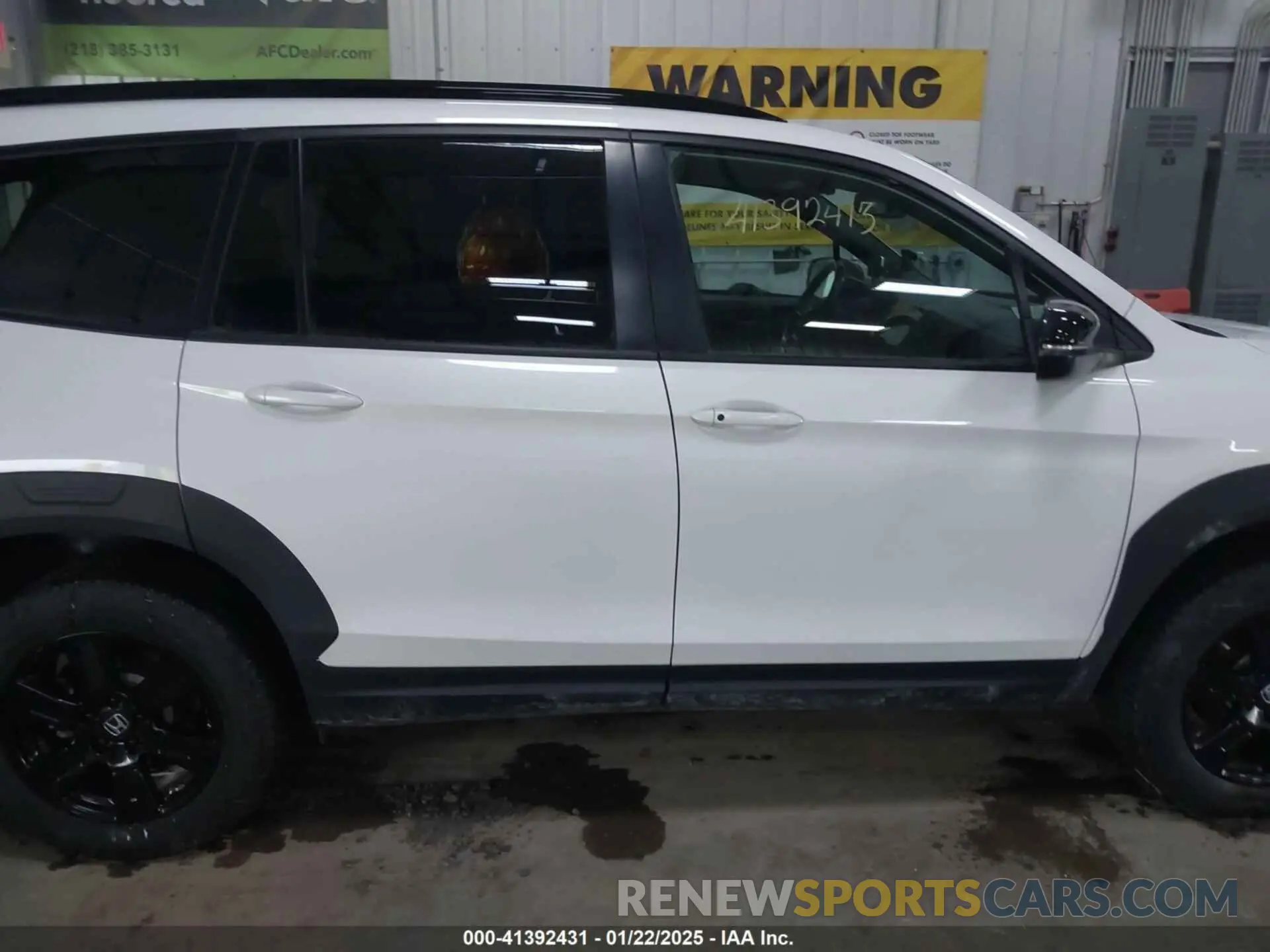 13 Photograph of a damaged car 5FNYF6H80NB081346 HONDA PILOT 2022