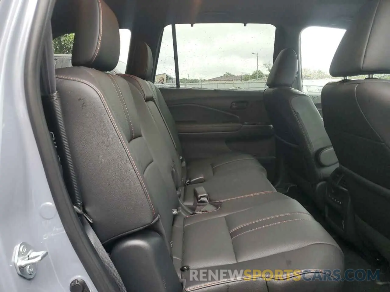 11 Photograph of a damaged car 5FNYF6H81NB020409 HONDA PILOT 2022