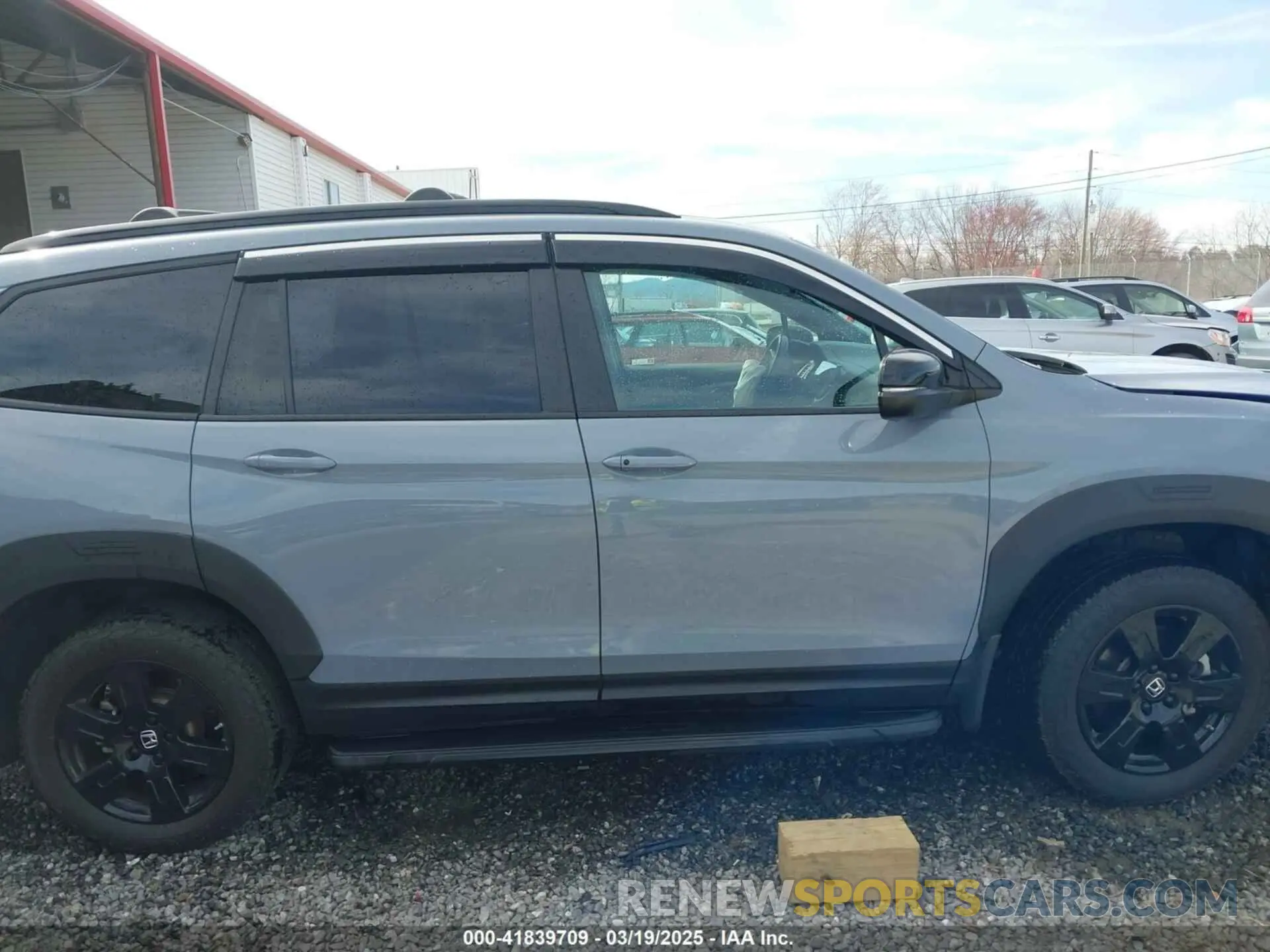 13 Photograph of a damaged car 5FNYF6H83NB035798 HONDA PILOT 2022
