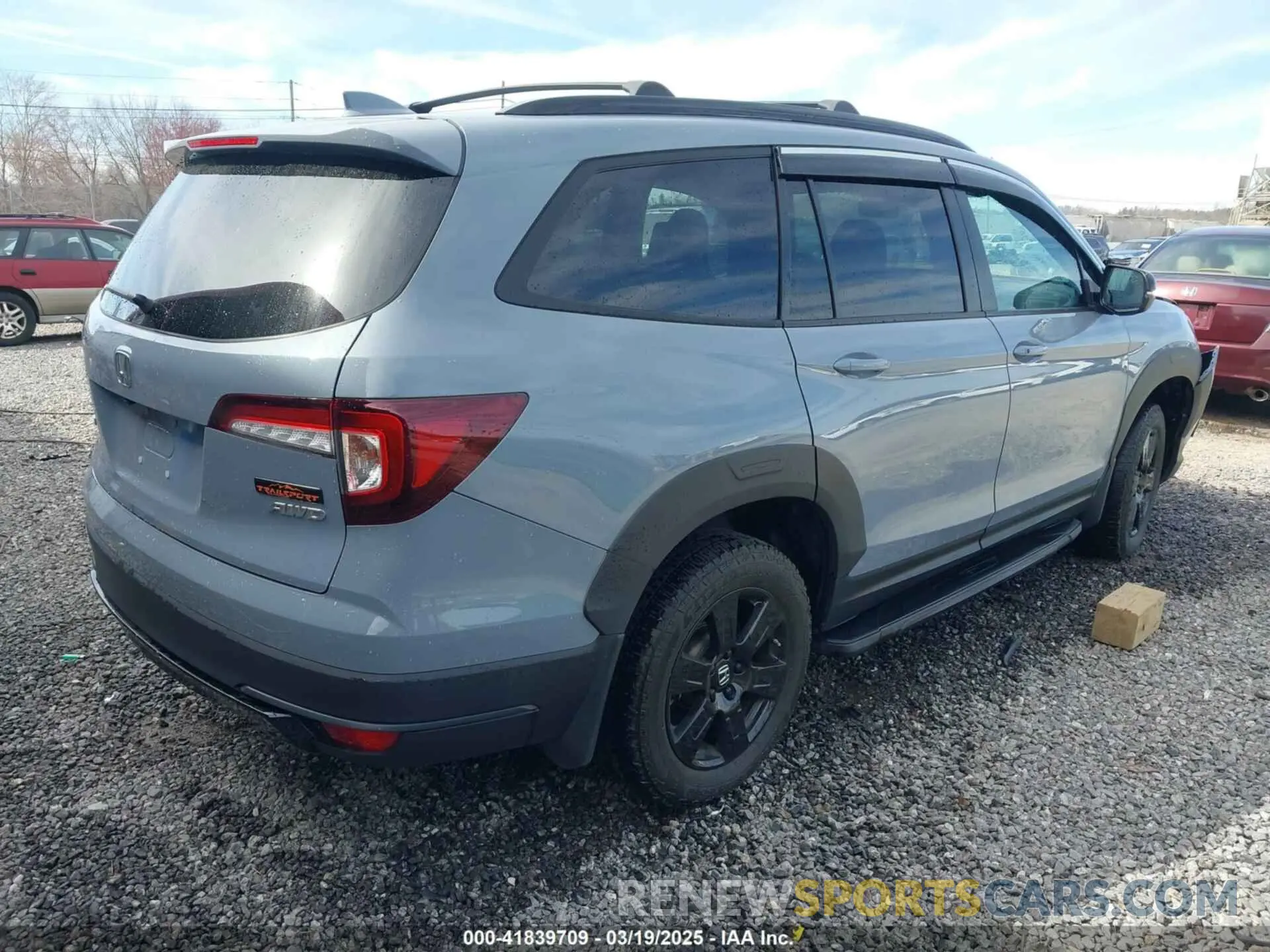4 Photograph of a damaged car 5FNYF6H83NB035798 HONDA PILOT 2022