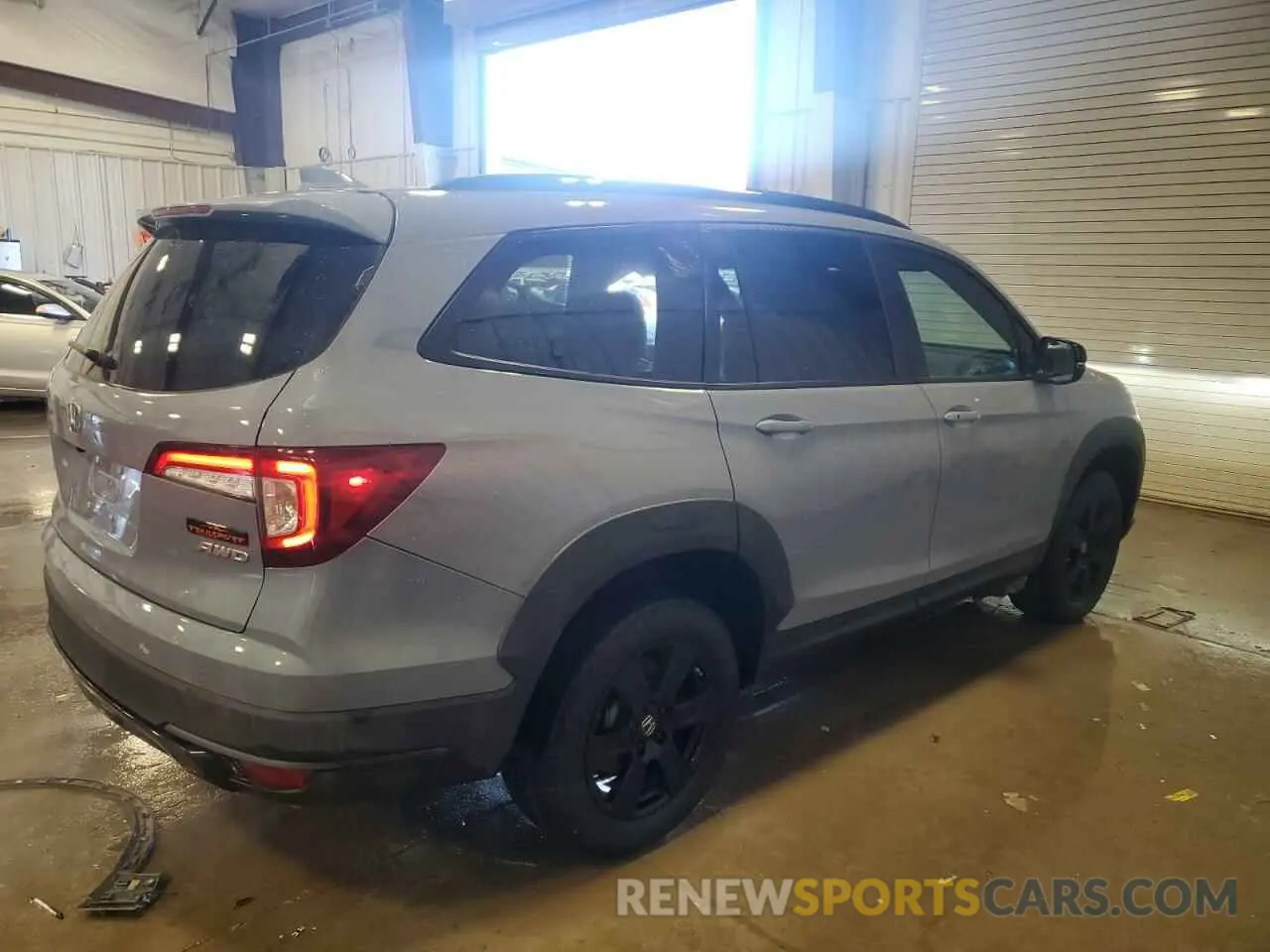 3 Photograph of a damaged car 5FNYF6H84NB051623 HONDA PILOT 2022