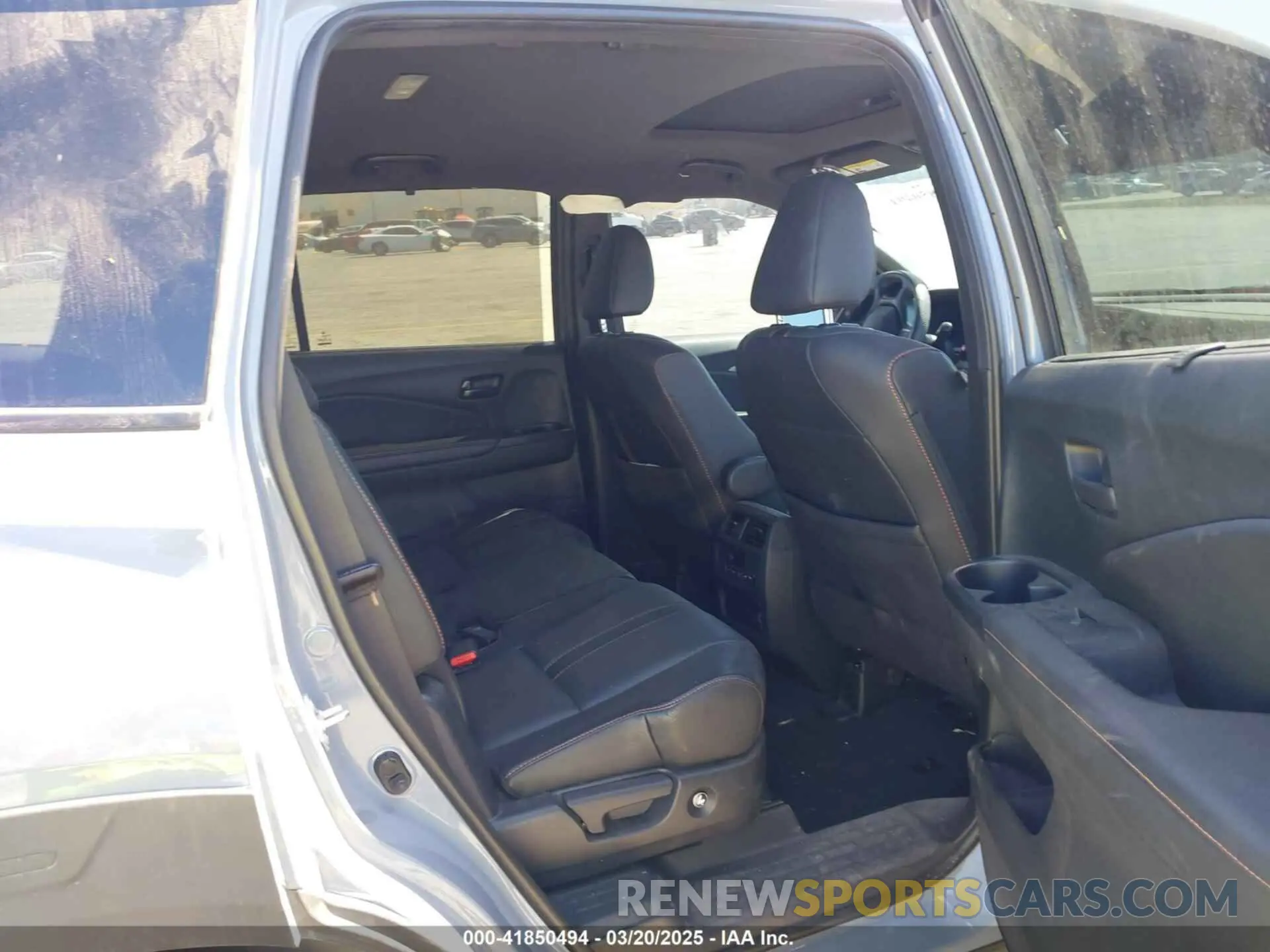8 Photograph of a damaged car 5FNYF6H88NB060695 HONDA PILOT 2022