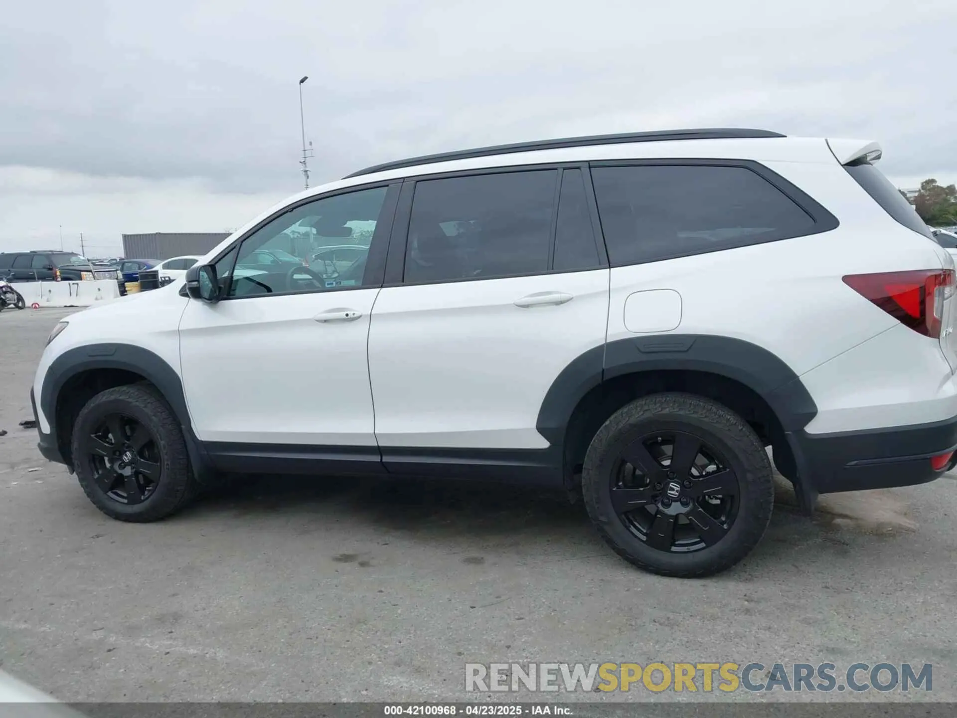14 Photograph of a damaged car 5FNYF6H8XNB082116 HONDA PILOT 2022