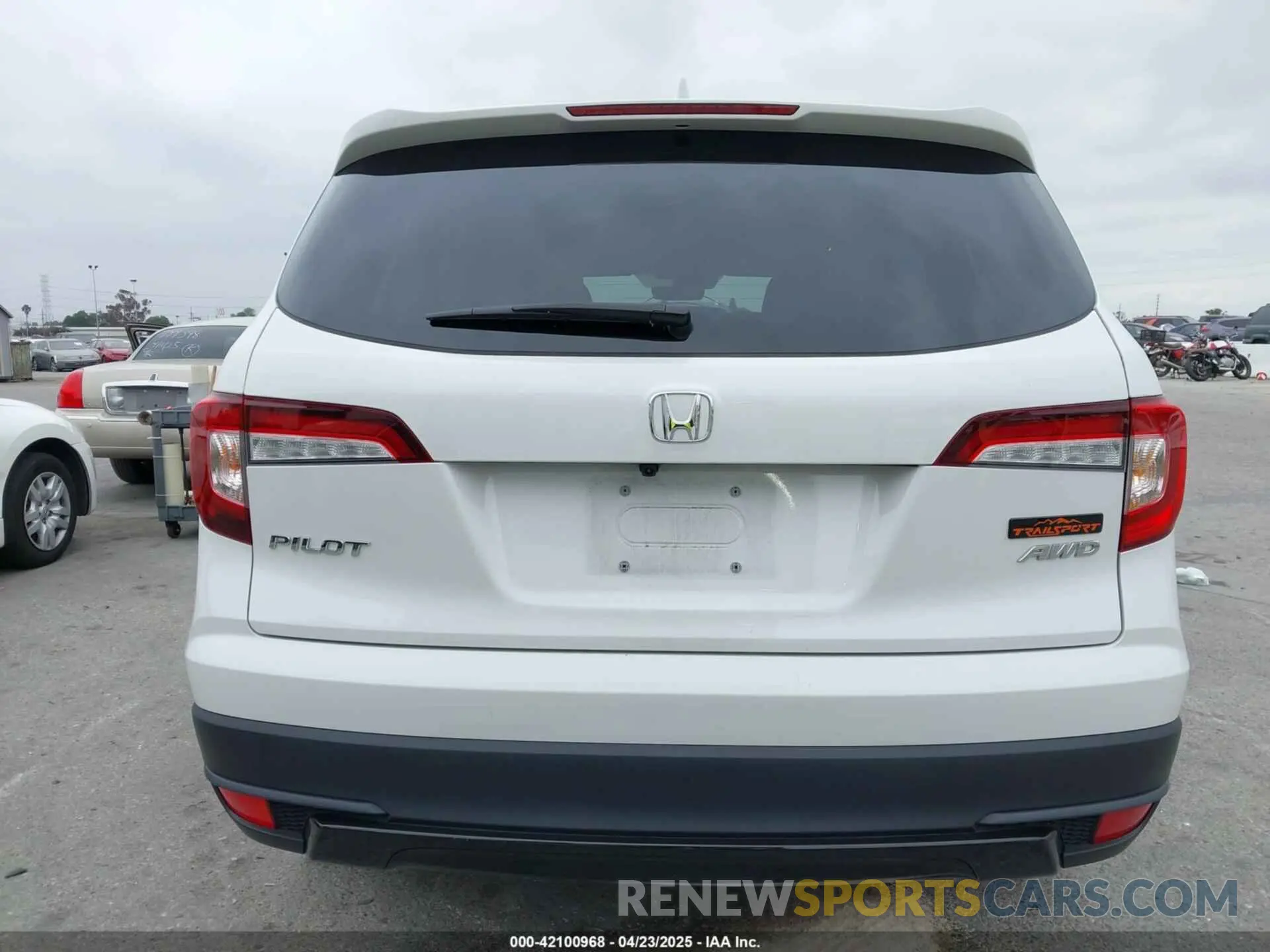 16 Photograph of a damaged car 5FNYF6H8XNB082116 HONDA PILOT 2022