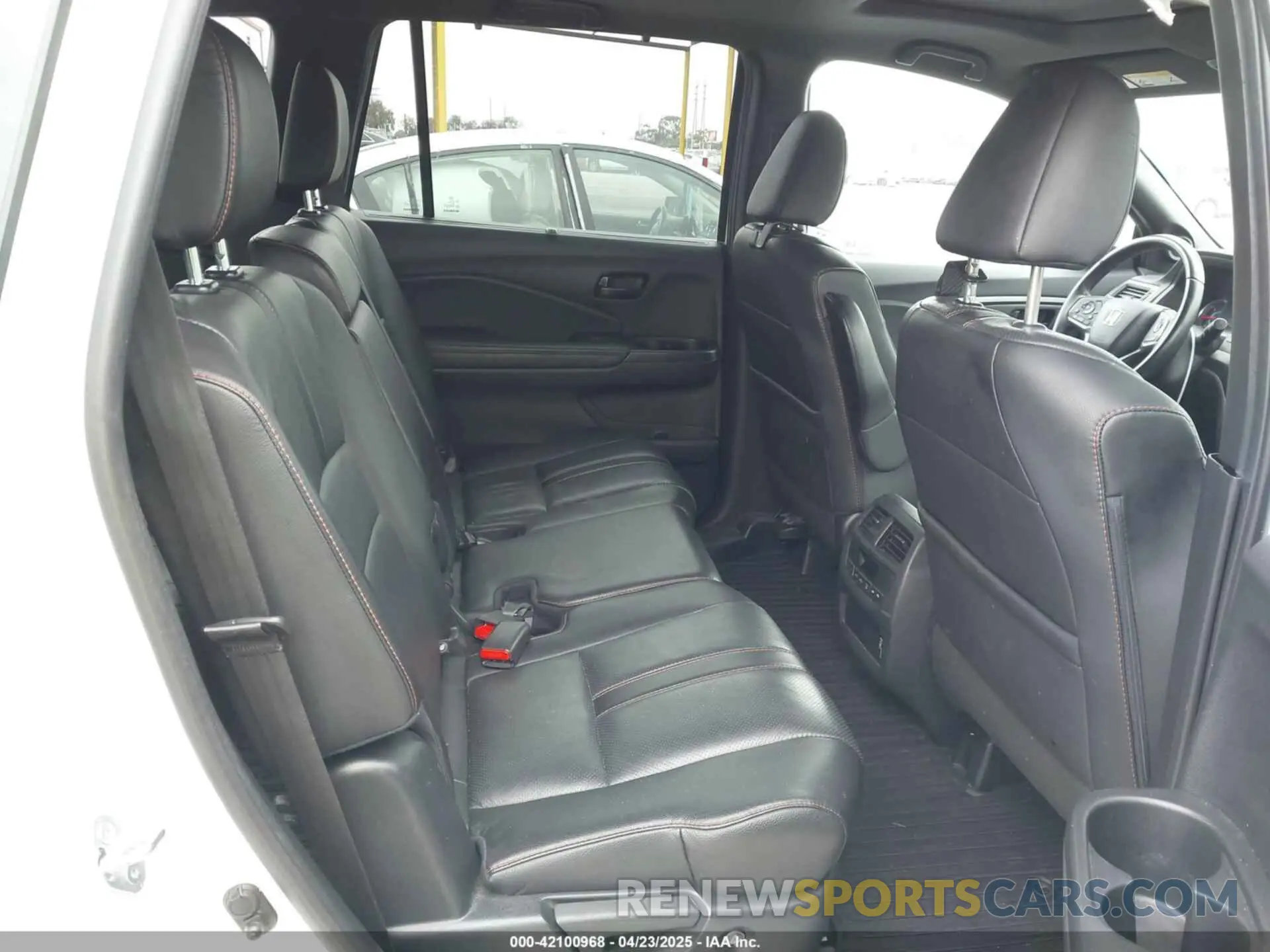 8 Photograph of a damaged car 5FNYF6H8XNB082116 HONDA PILOT 2022