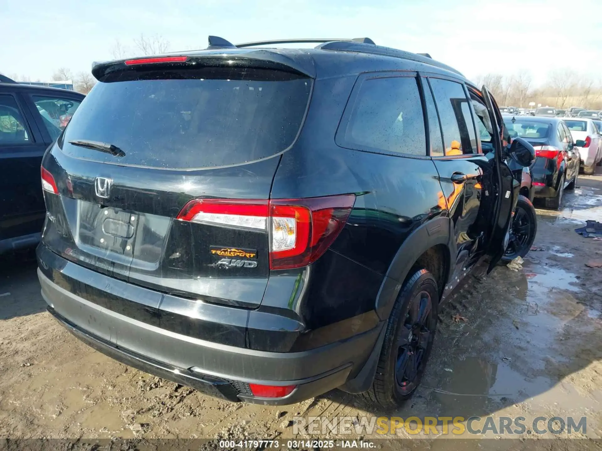 4 Photograph of a damaged car 5FNYF6H8XNB085971 HONDA PILOT 2022