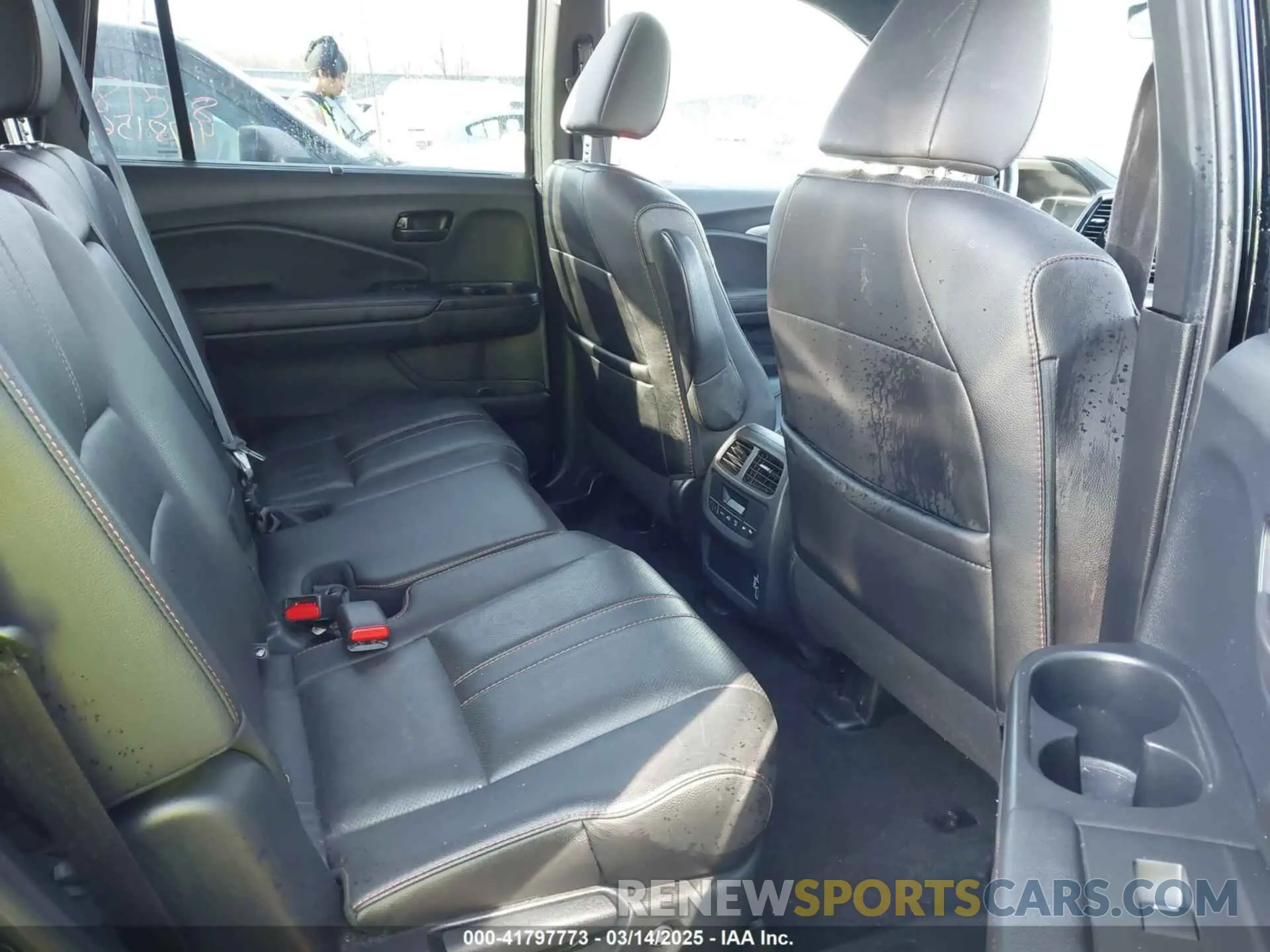 8 Photograph of a damaged car 5FNYF6H8XNB085971 HONDA PILOT 2022