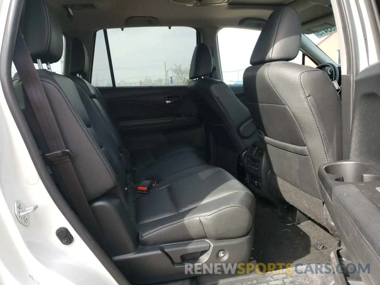 11 Photograph of a damaged car 5FNYF6H95NB504494 HONDA PILOT 2022