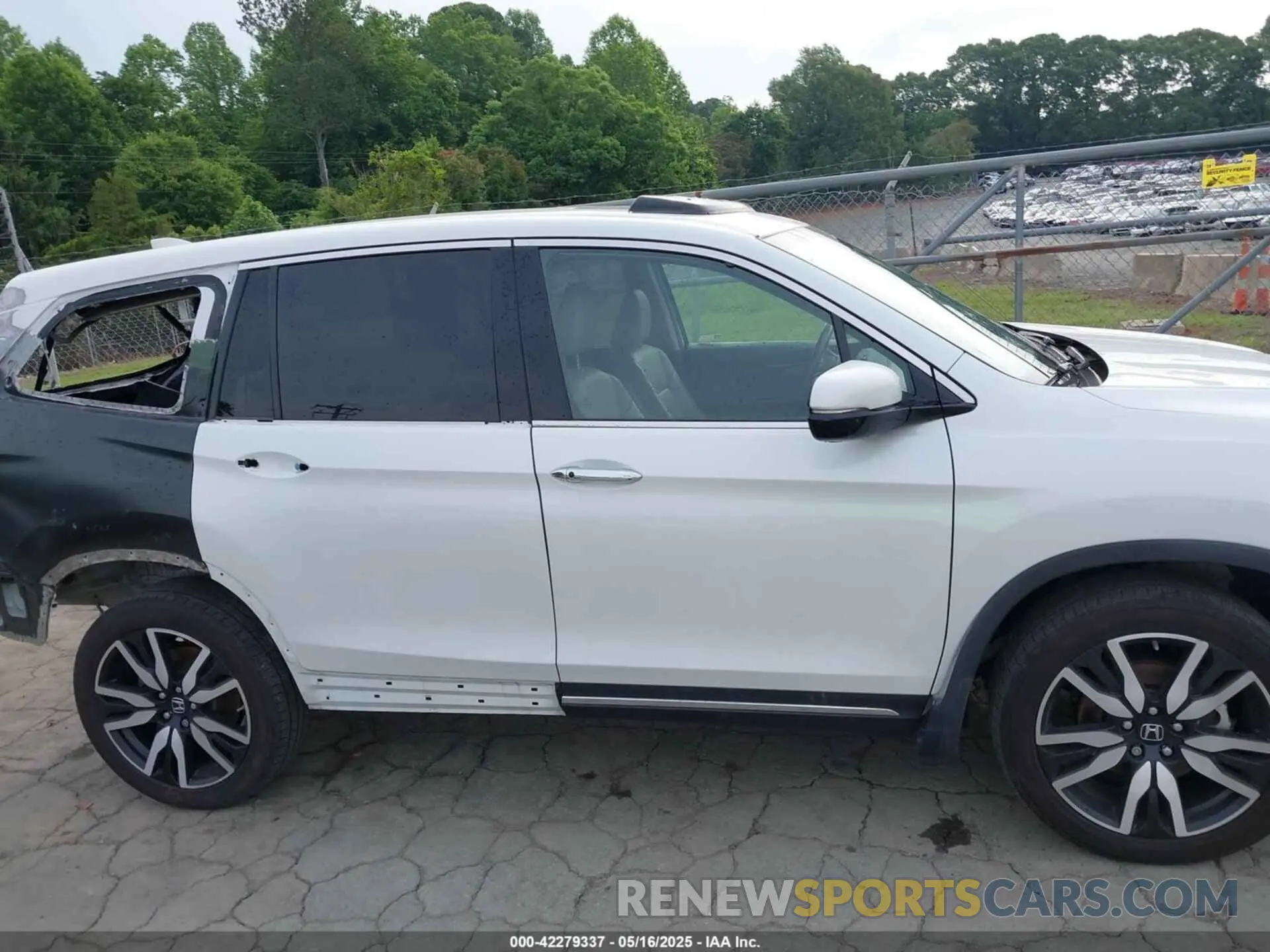 14 Photograph of a damaged car 5FNYF6H9XNB016478 HONDA PILOT 2022