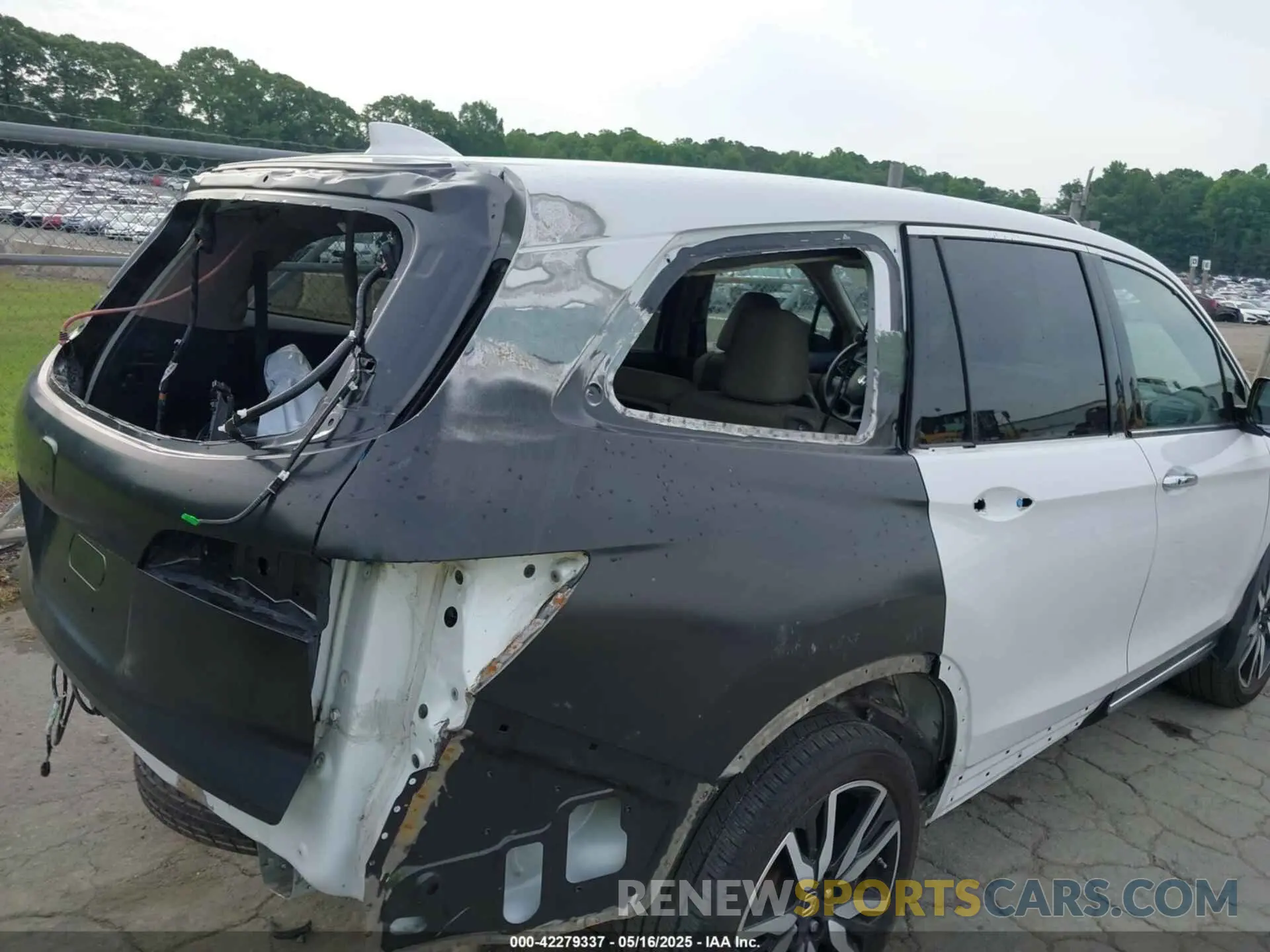 18 Photograph of a damaged car 5FNYF6H9XNB016478 HONDA PILOT 2022