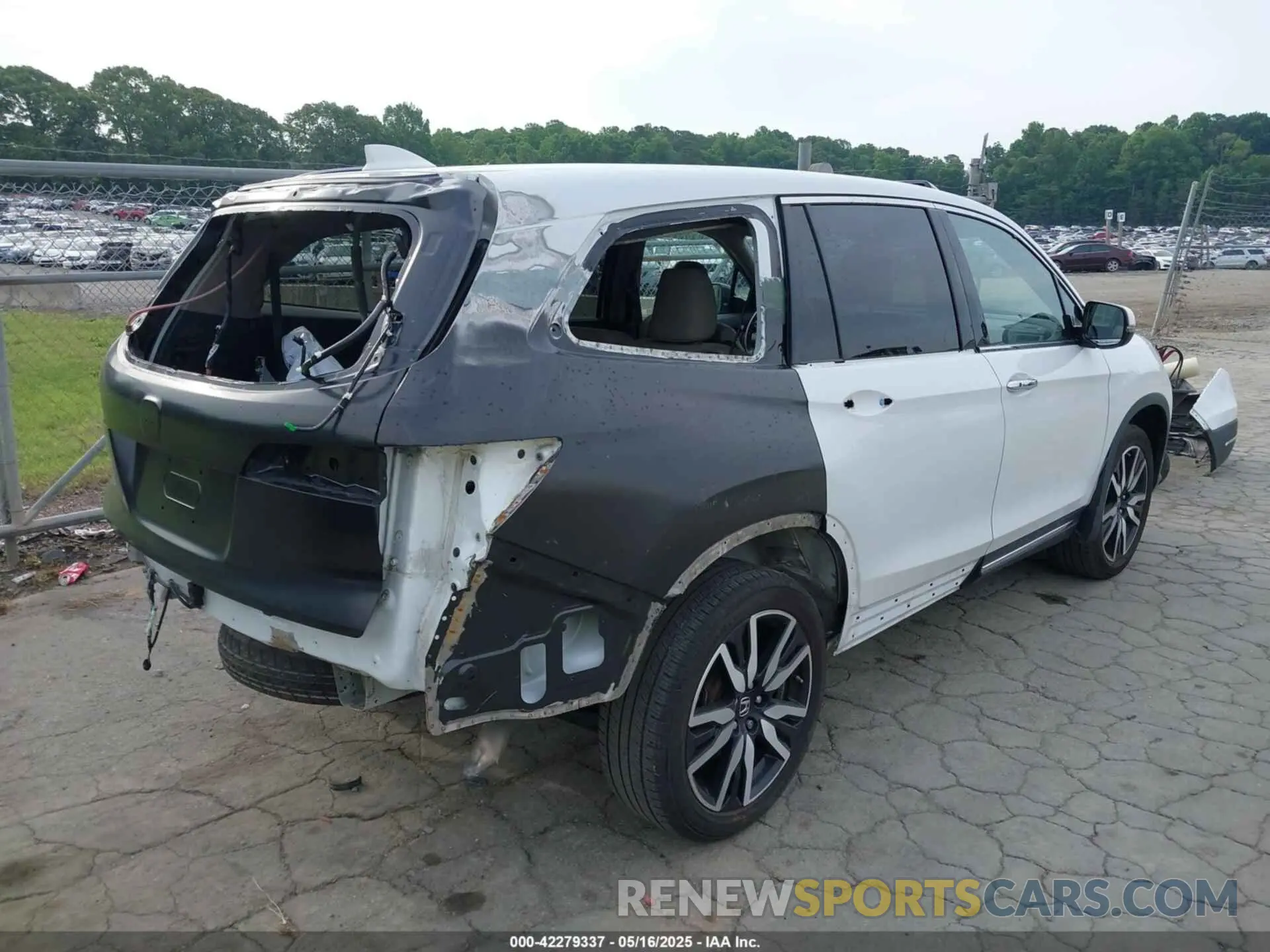 4 Photograph of a damaged car 5FNYF6H9XNB016478 HONDA PILOT 2022