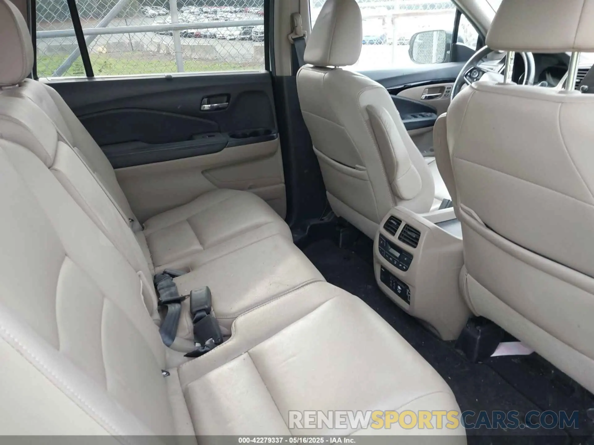 8 Photograph of a damaged car 5FNYF6H9XNB016478 HONDA PILOT 2022