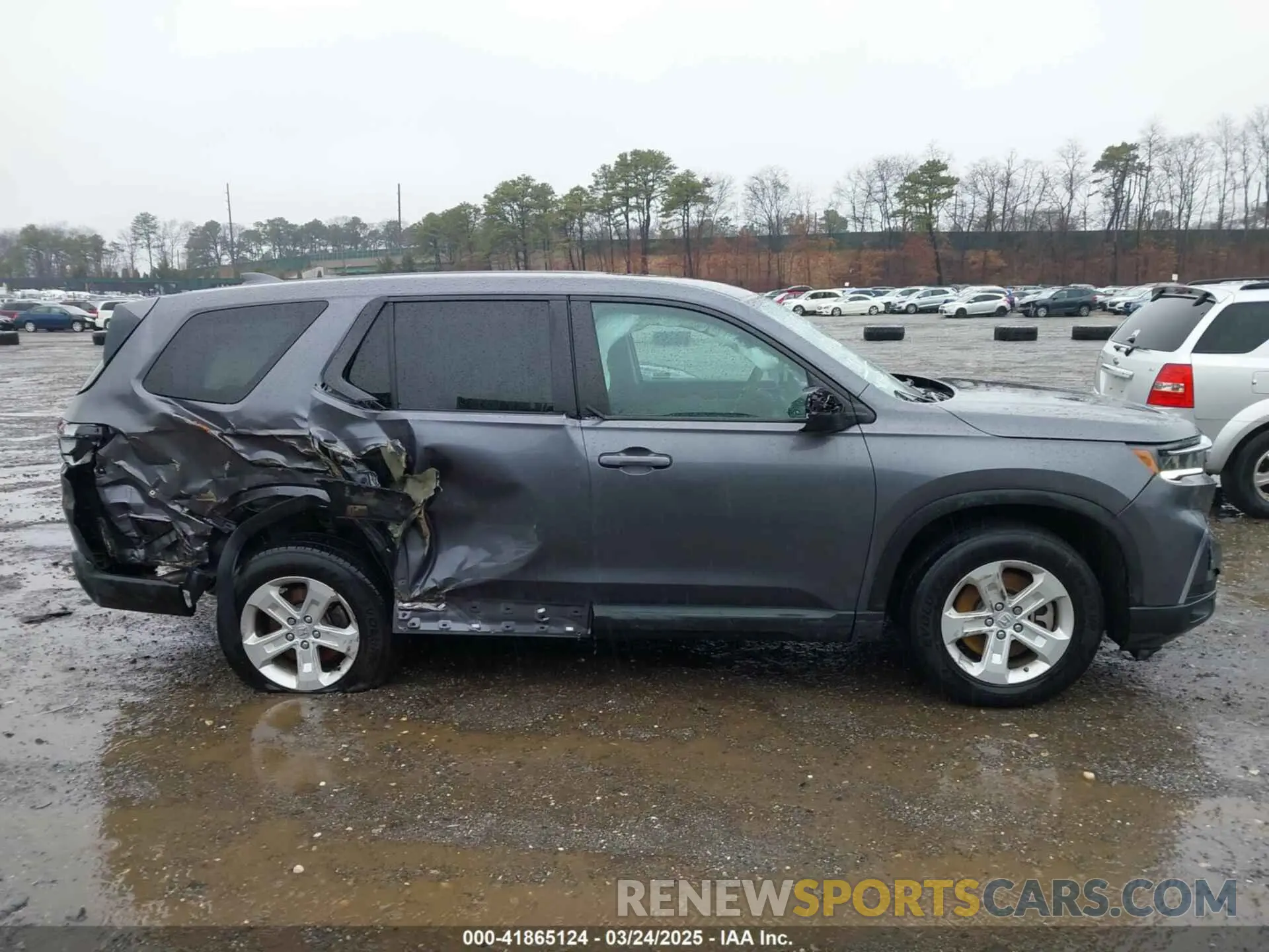 13 Photograph of a damaged car 5FNYG1H21PB020666 HONDA PILOT 2023