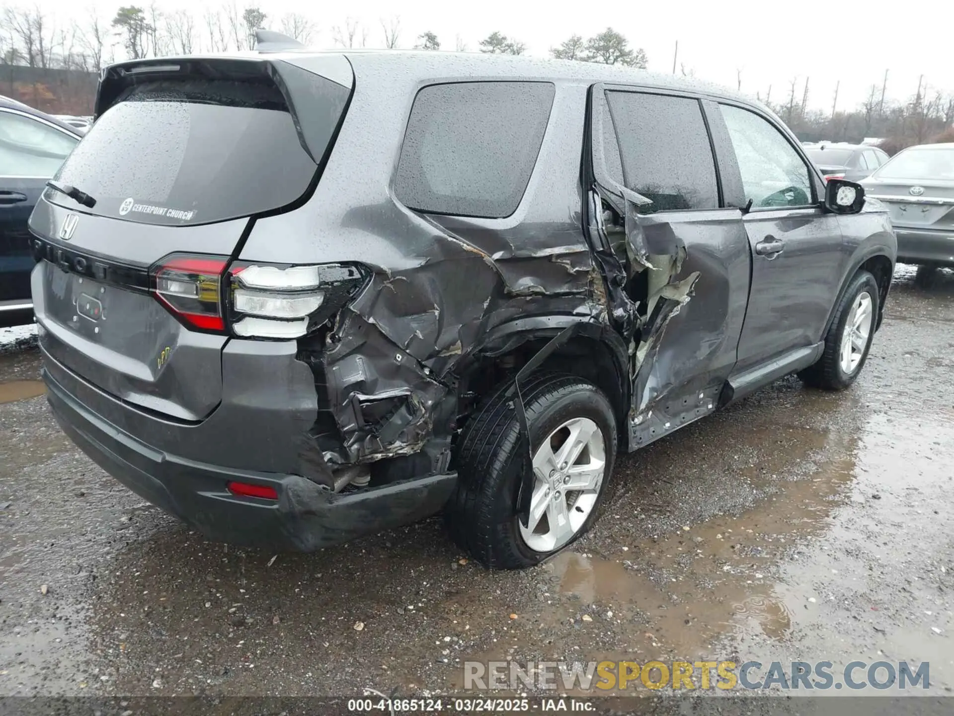 4 Photograph of a damaged car 5FNYG1H21PB020666 HONDA PILOT 2023