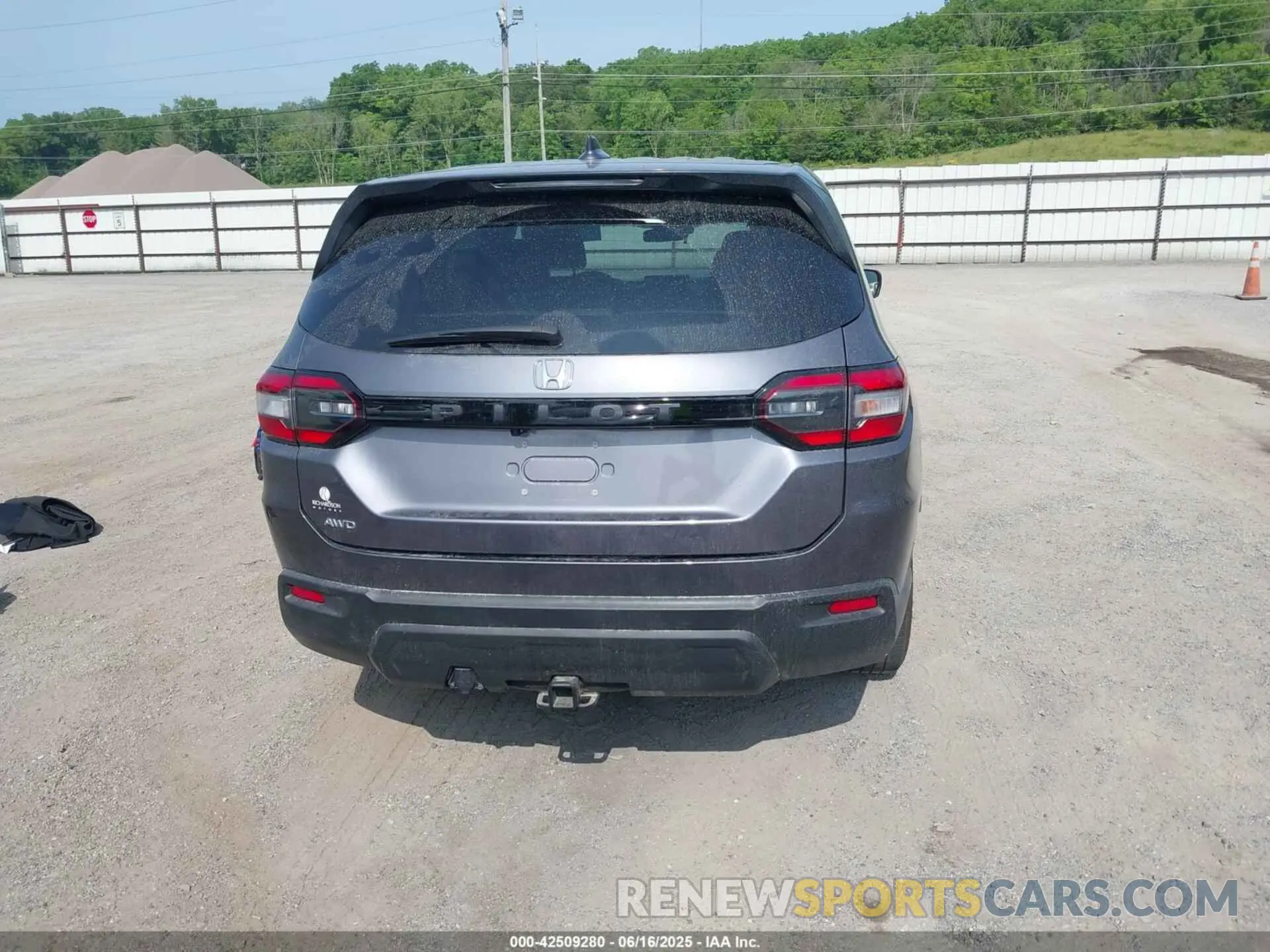 17 Photograph of a damaged car 5FNYG1H24PB034416 HONDA PILOT 2023