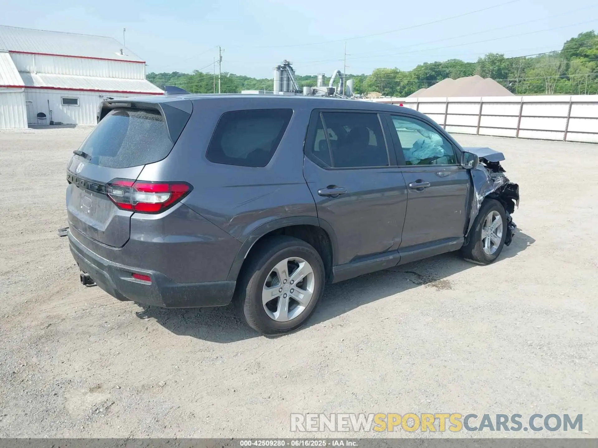 4 Photograph of a damaged car 5FNYG1H24PB034416 HONDA PILOT 2023