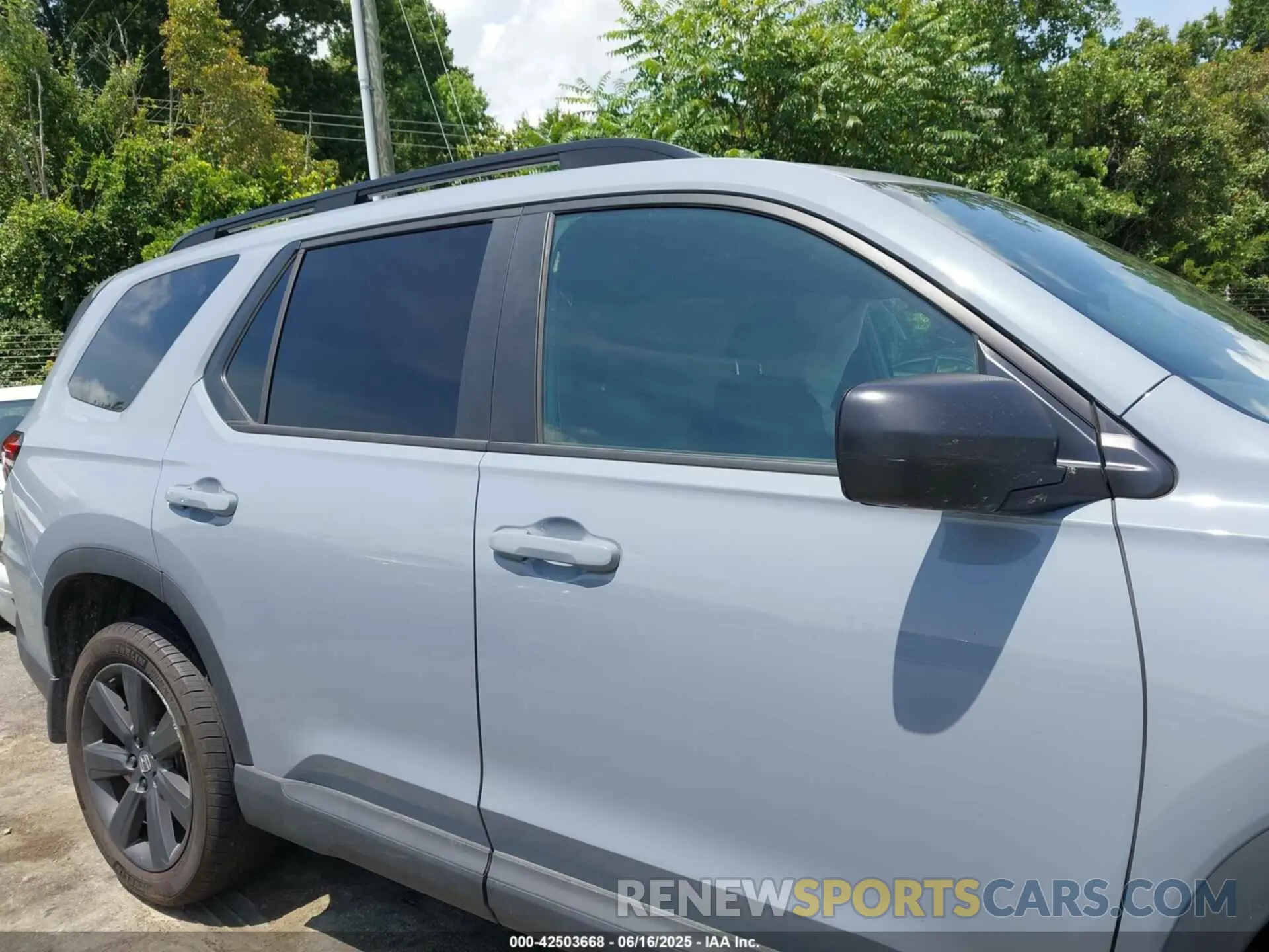 13 Photograph of a damaged car 5FNYG1H31PB052865 HONDA PILOT 2023
